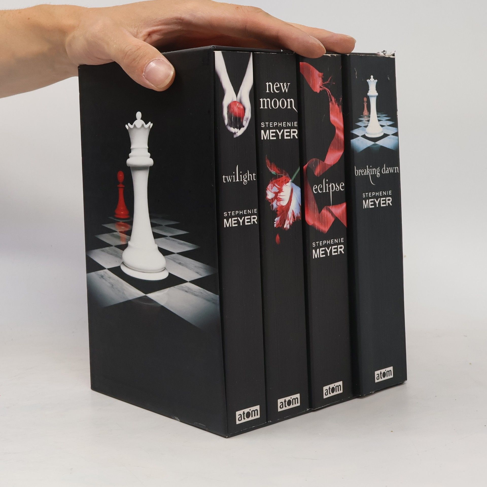 Stephenie Meyer Twilight Saga Box: Twilight. New Moon. Eclipse. Breaking Dawn.