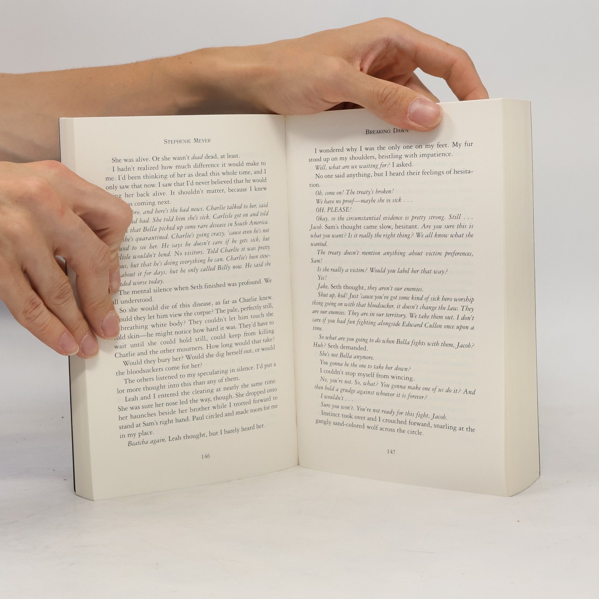 Stephenie Meyer Twilight Saga Box: Twilight. New Moon. Eclipse. Breaking Dawn.