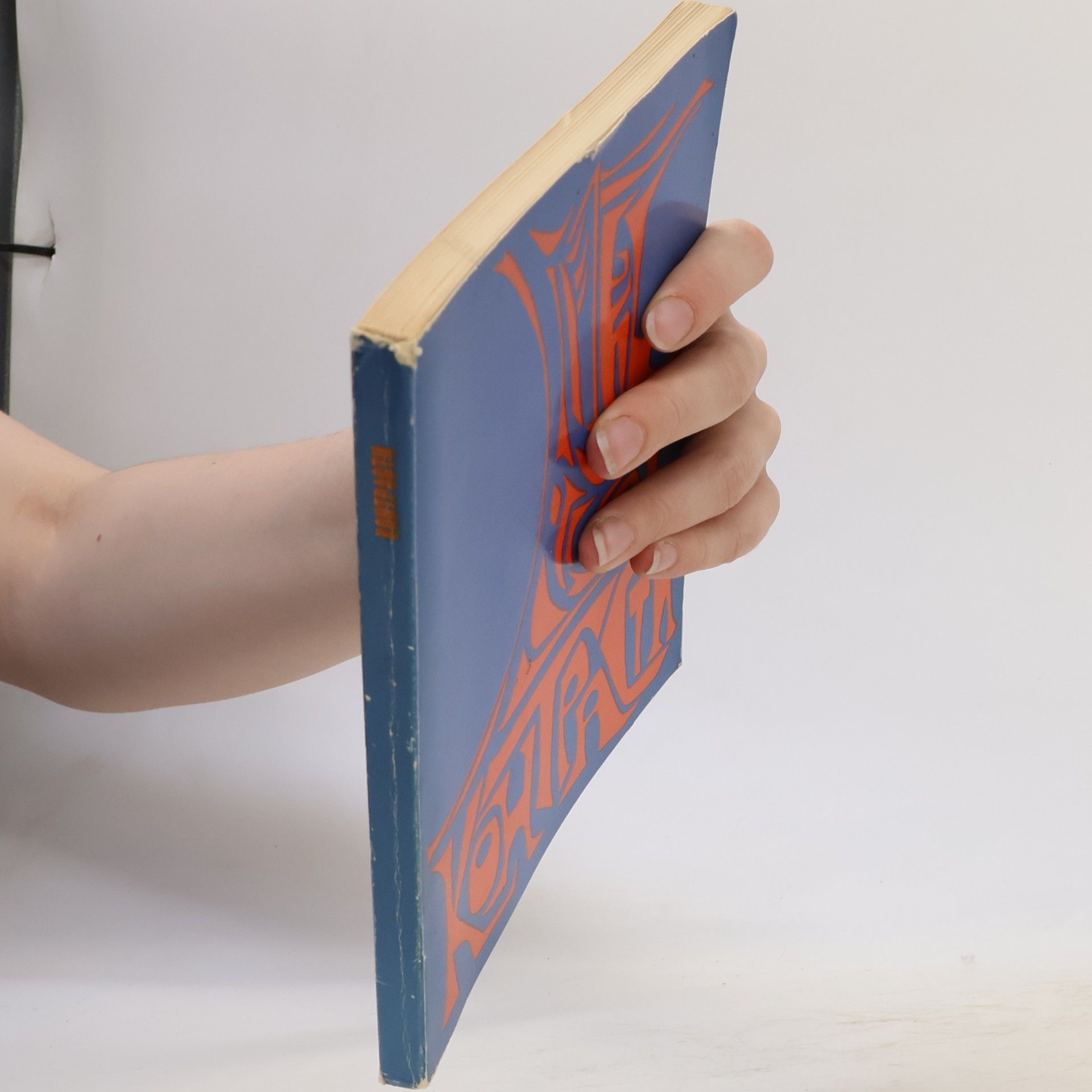 Collectif d'auteurs Contrasts. A Collection of Poetry and Prose by Young Ukrainians