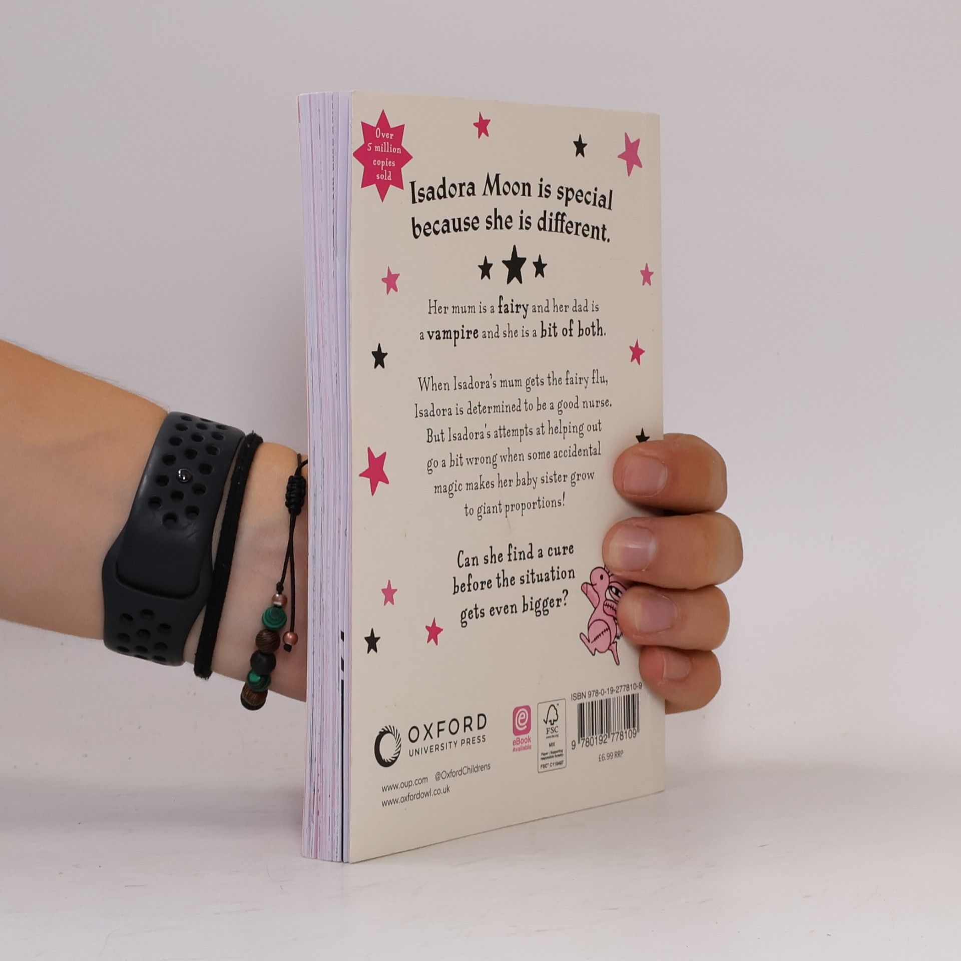 Harriet Muncaster Isadora Moon Helps Out