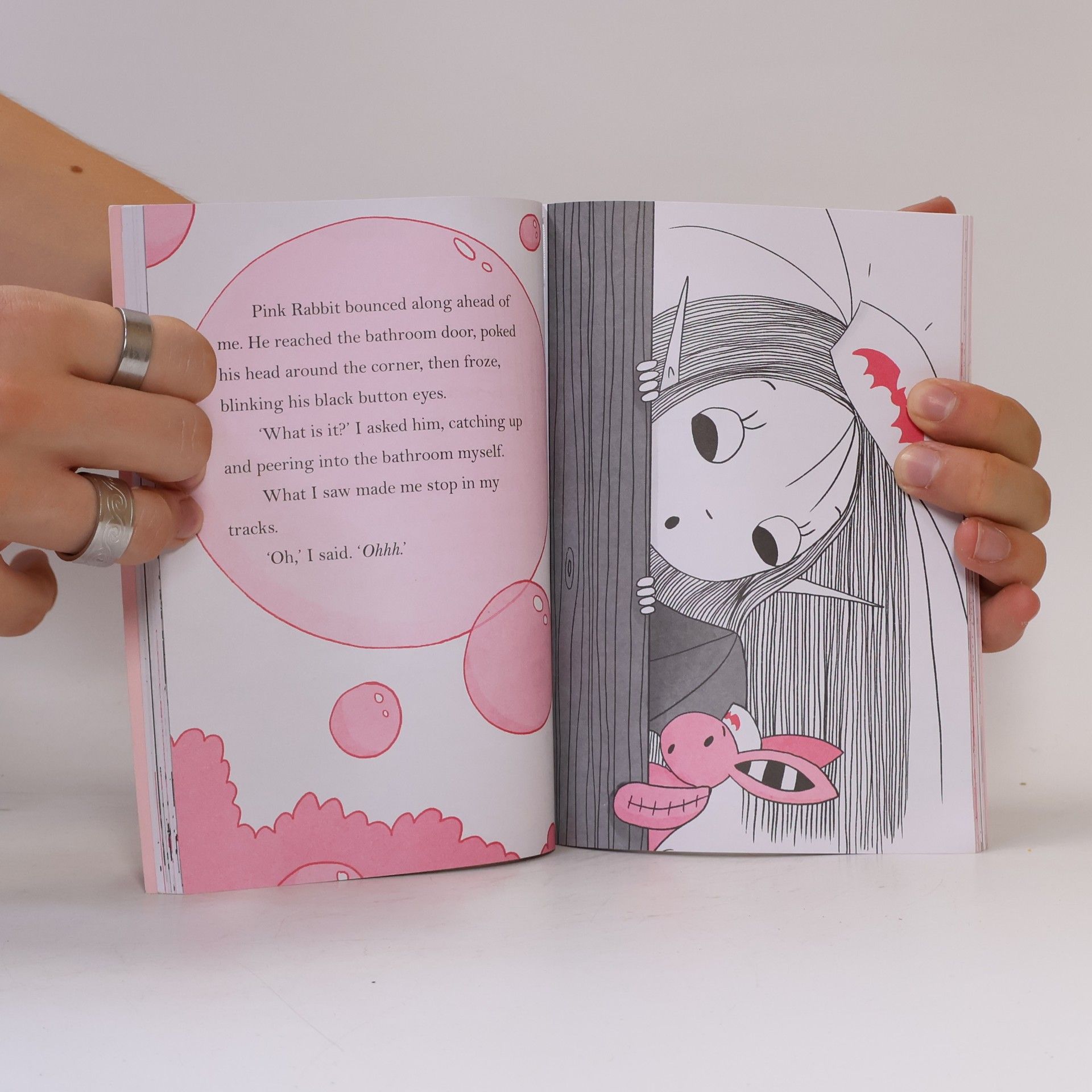 Harriet Muncaster Isadora Moon Helps Out