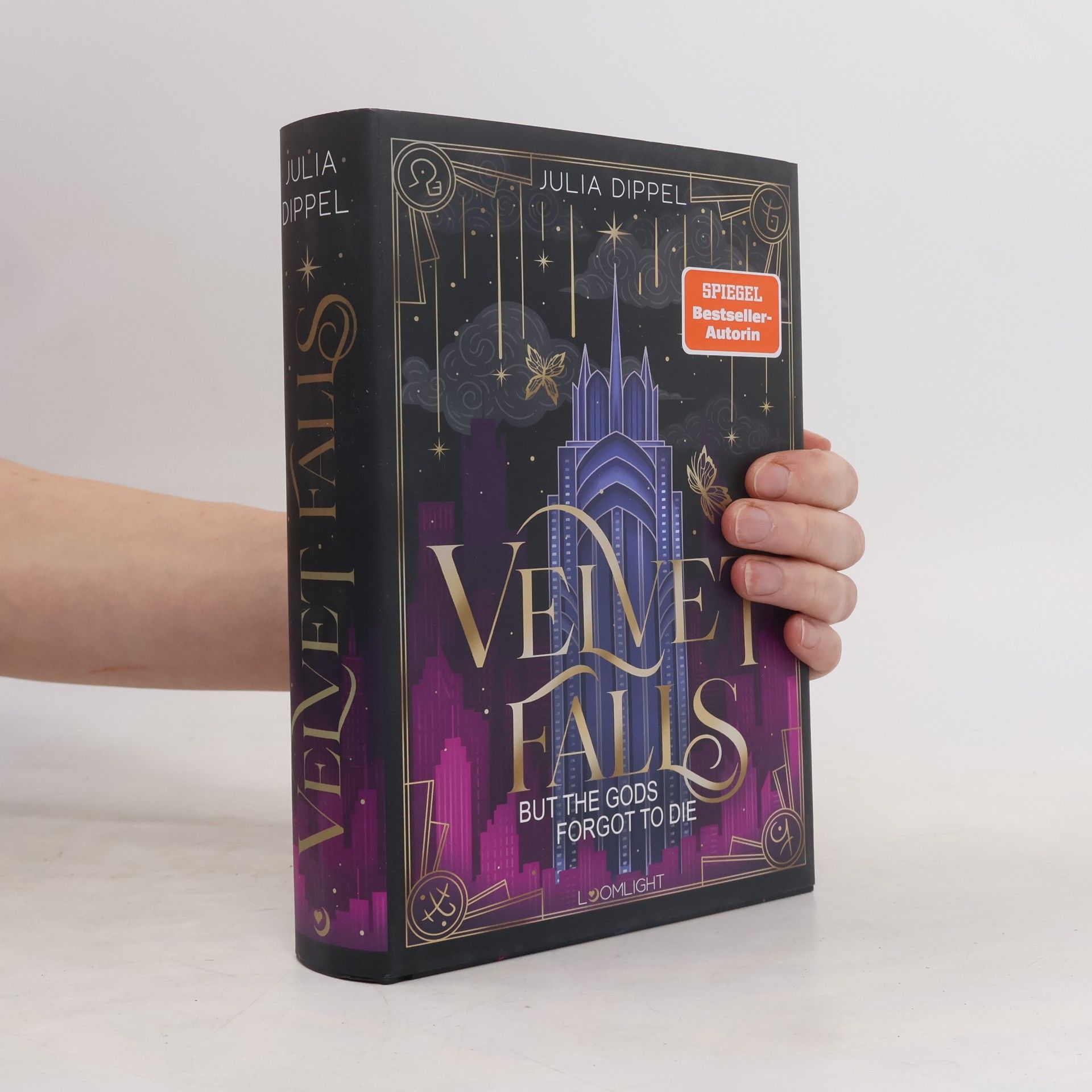 Julia Dippel Velvet-Dilogie - 1: Velvet Falls, But The Gods Forgot To Die