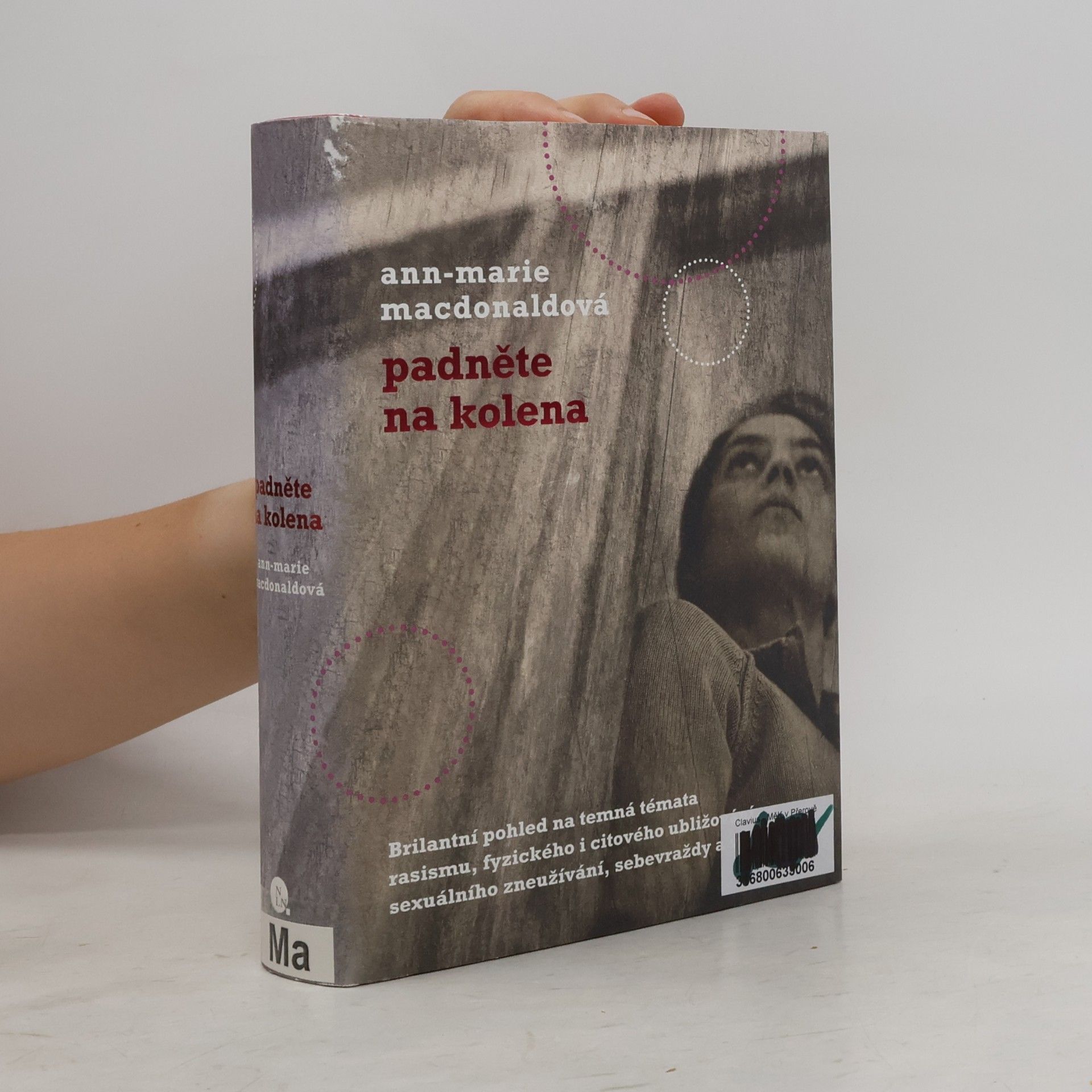 Ann-Marie MacDonald Padněte na kolena