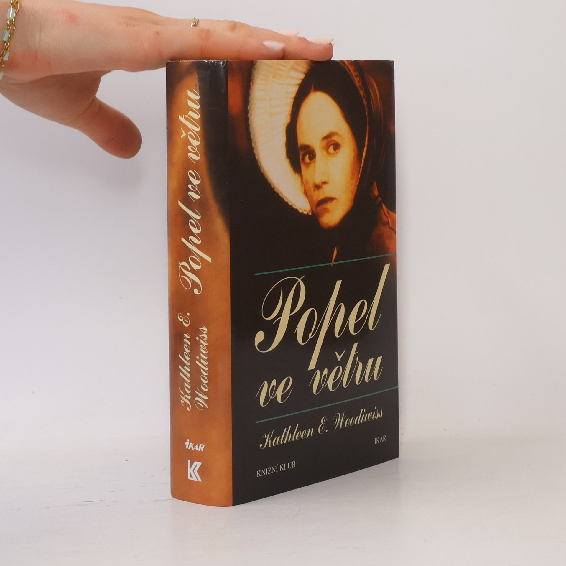 Kathleen E. Woodiwiss Popel ve větru