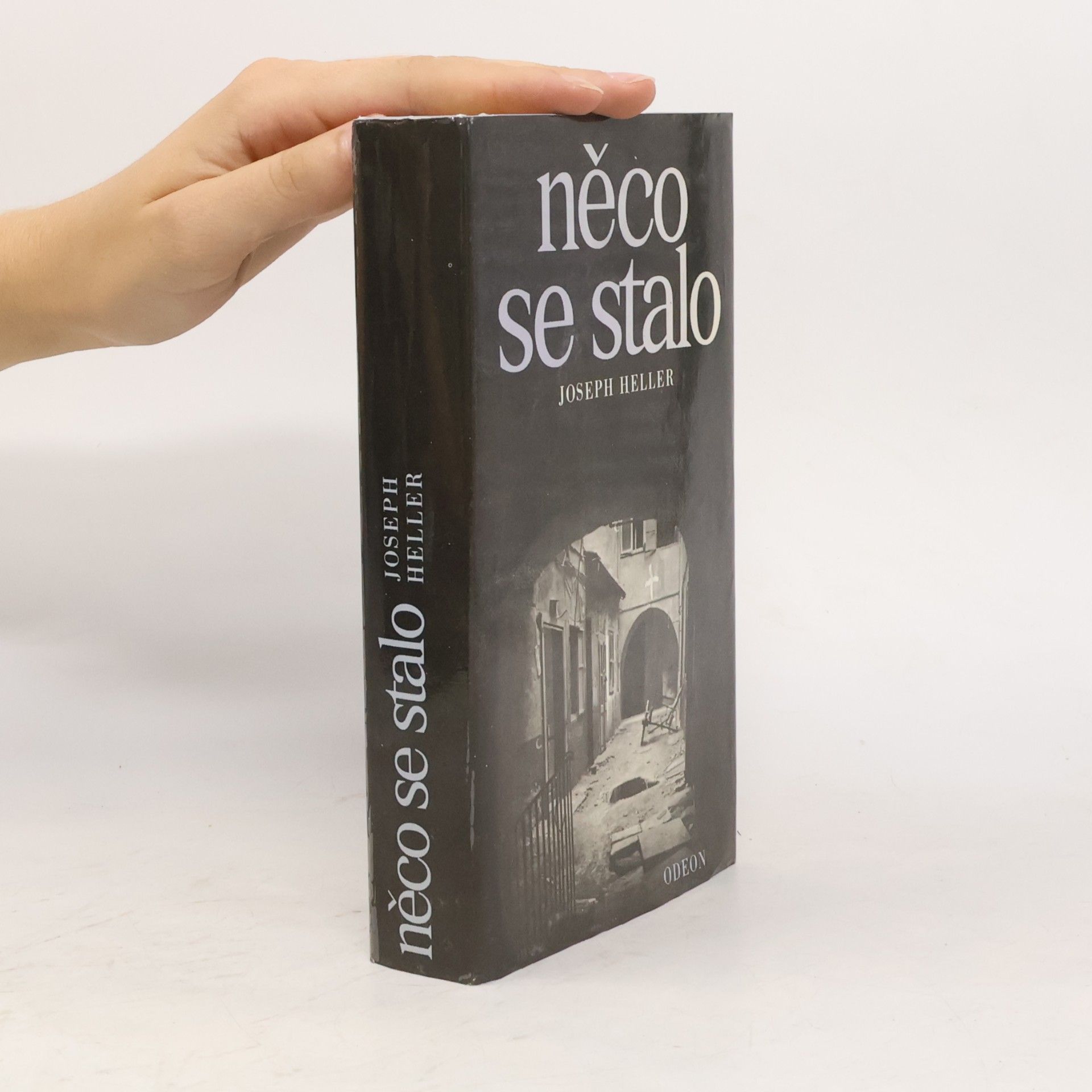 Joseph Heller Něco se stalo