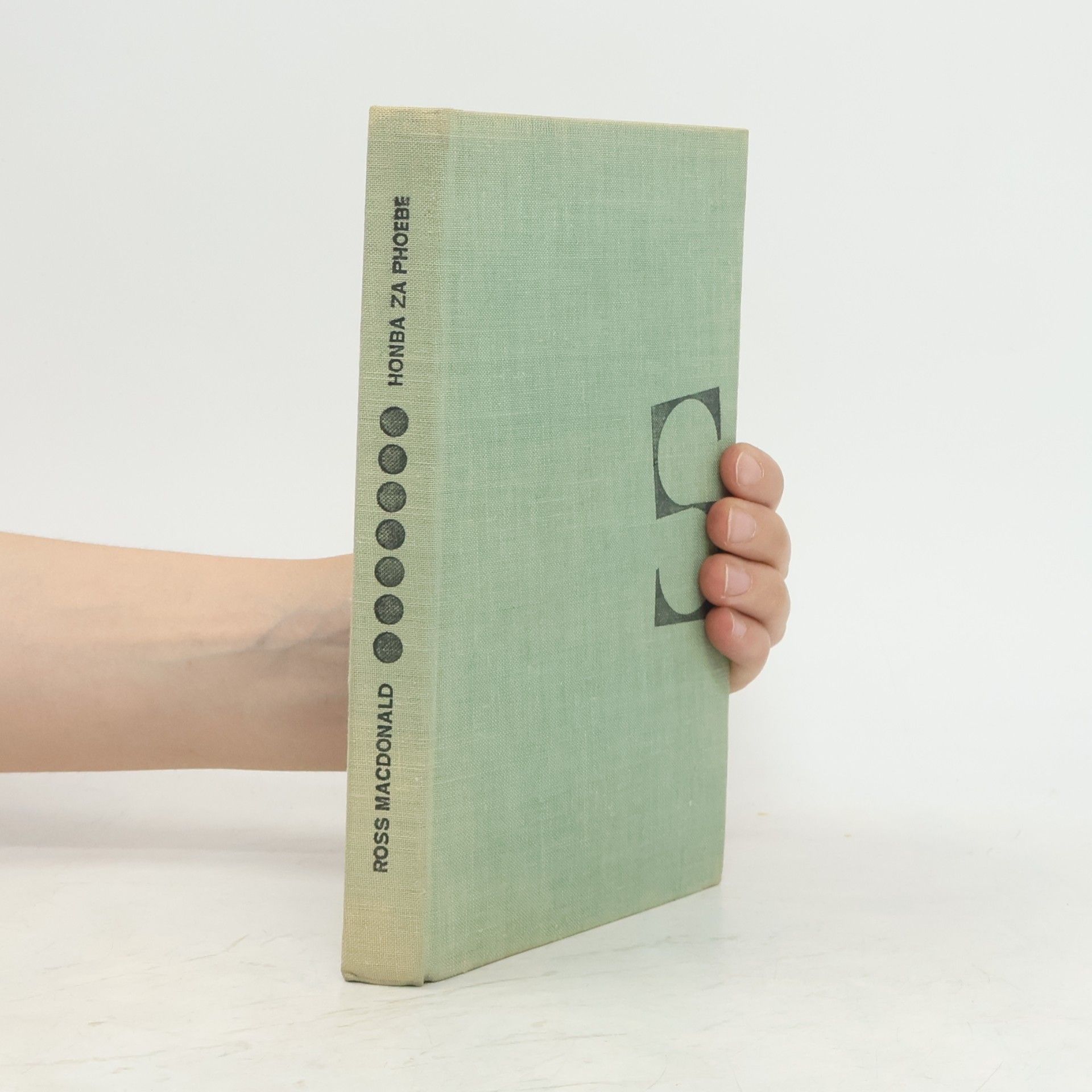 Ross Macdonald Honba za Phoebe