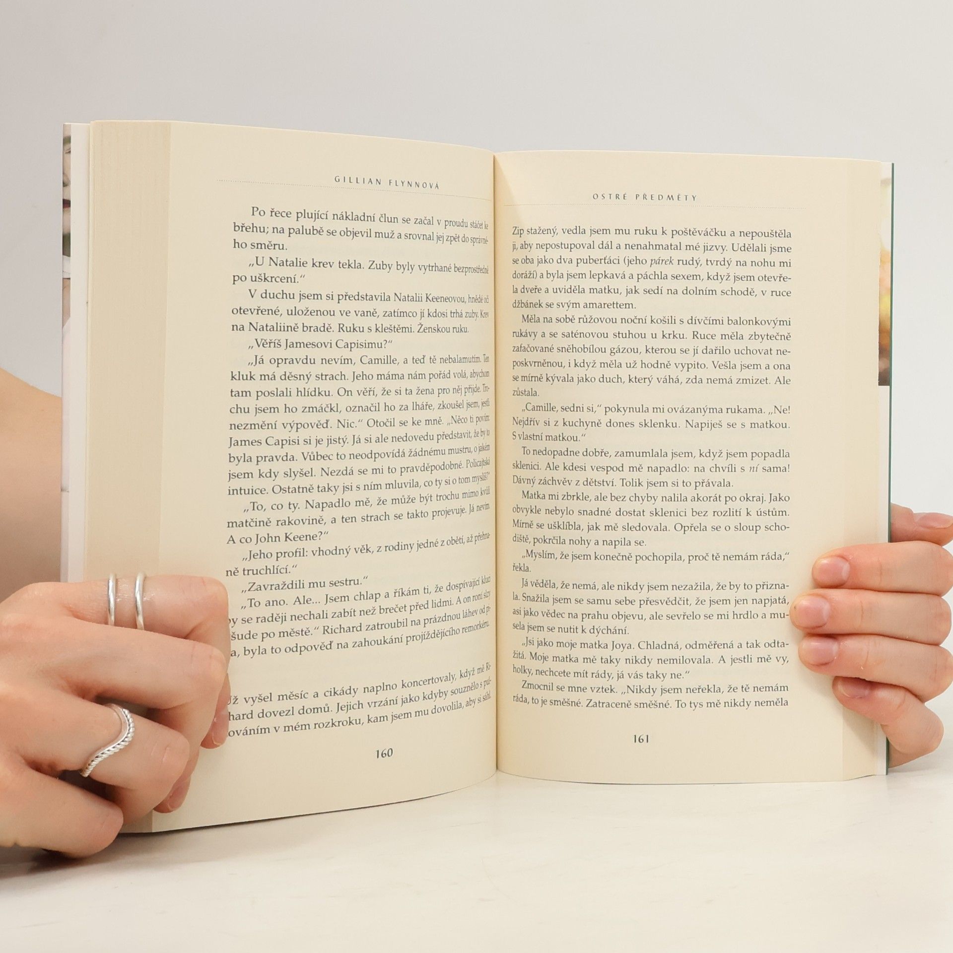 Gillian Flynn Ostré předměty