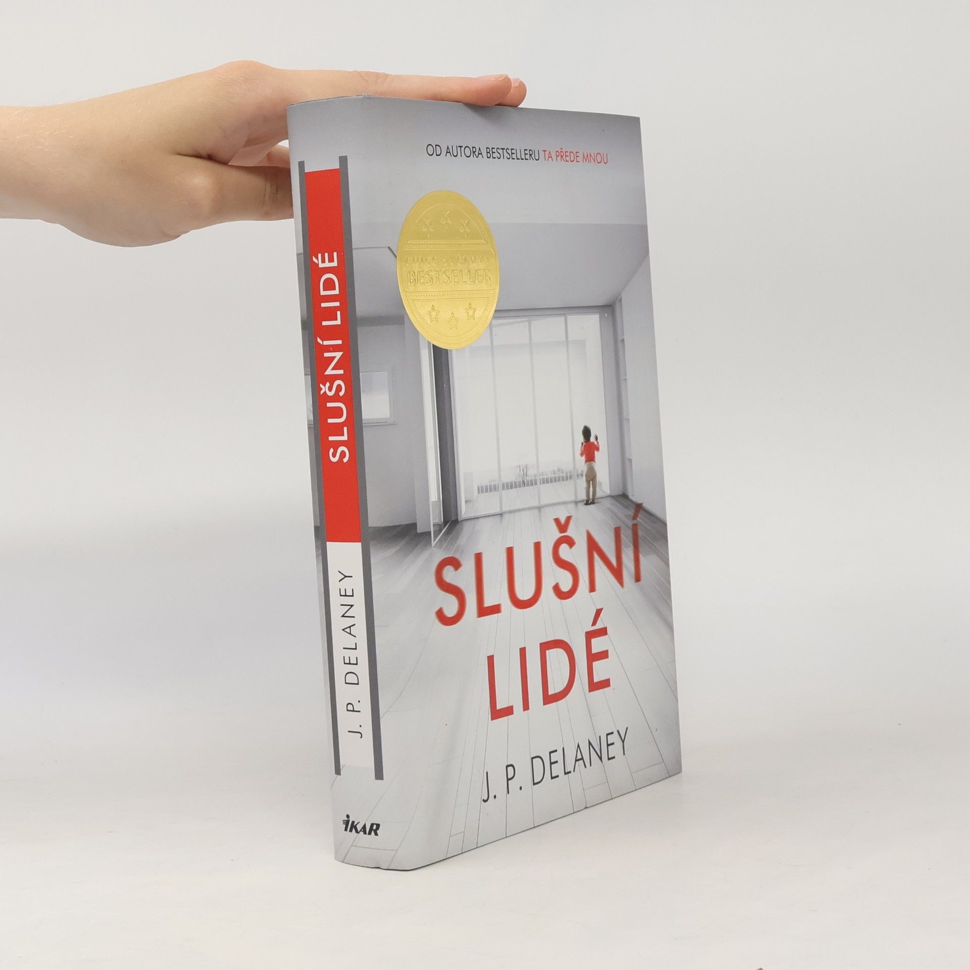 J. P. Delaney Slušní lidé