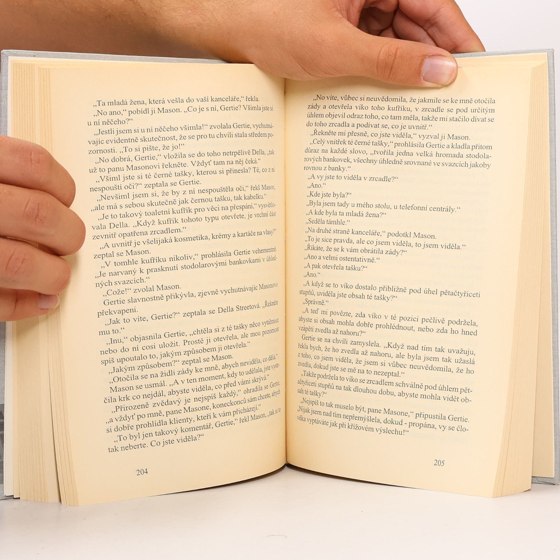 Erle Stanley Gardner Případ svorných sester / Případ záhadné zpronevěry