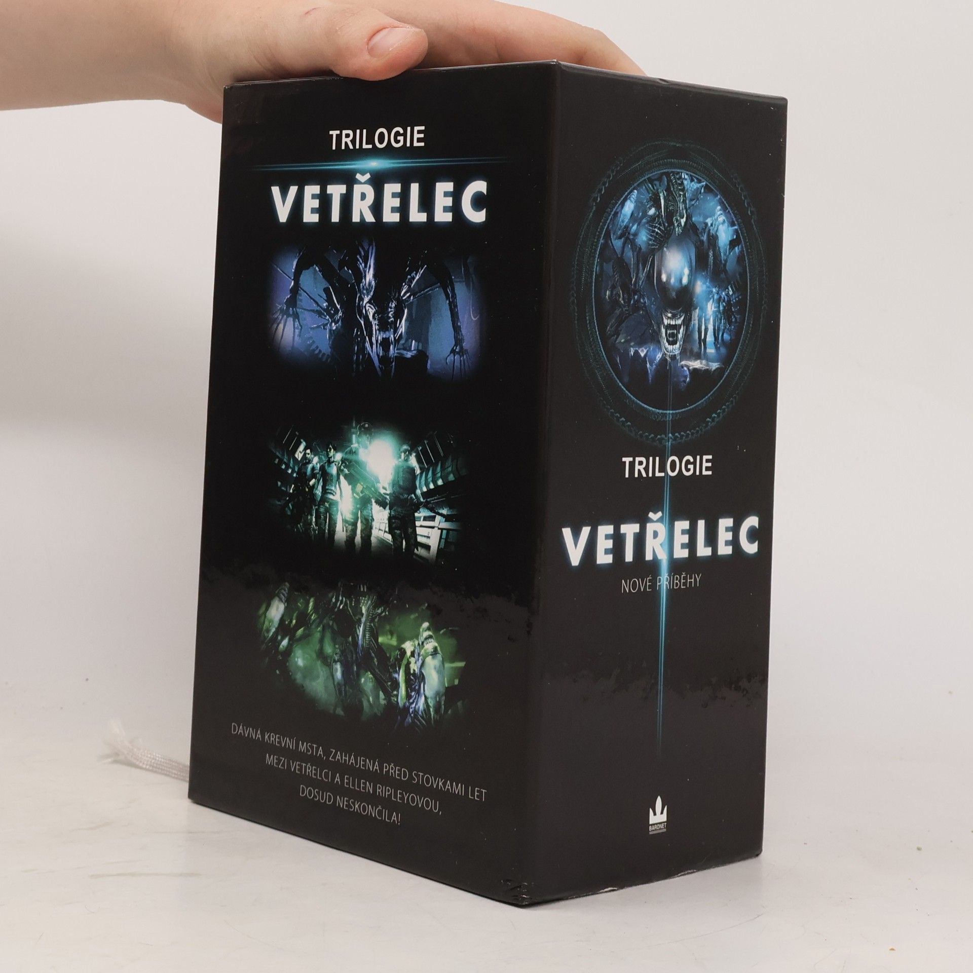 A. Moore Moore Trilogie Vetřelec