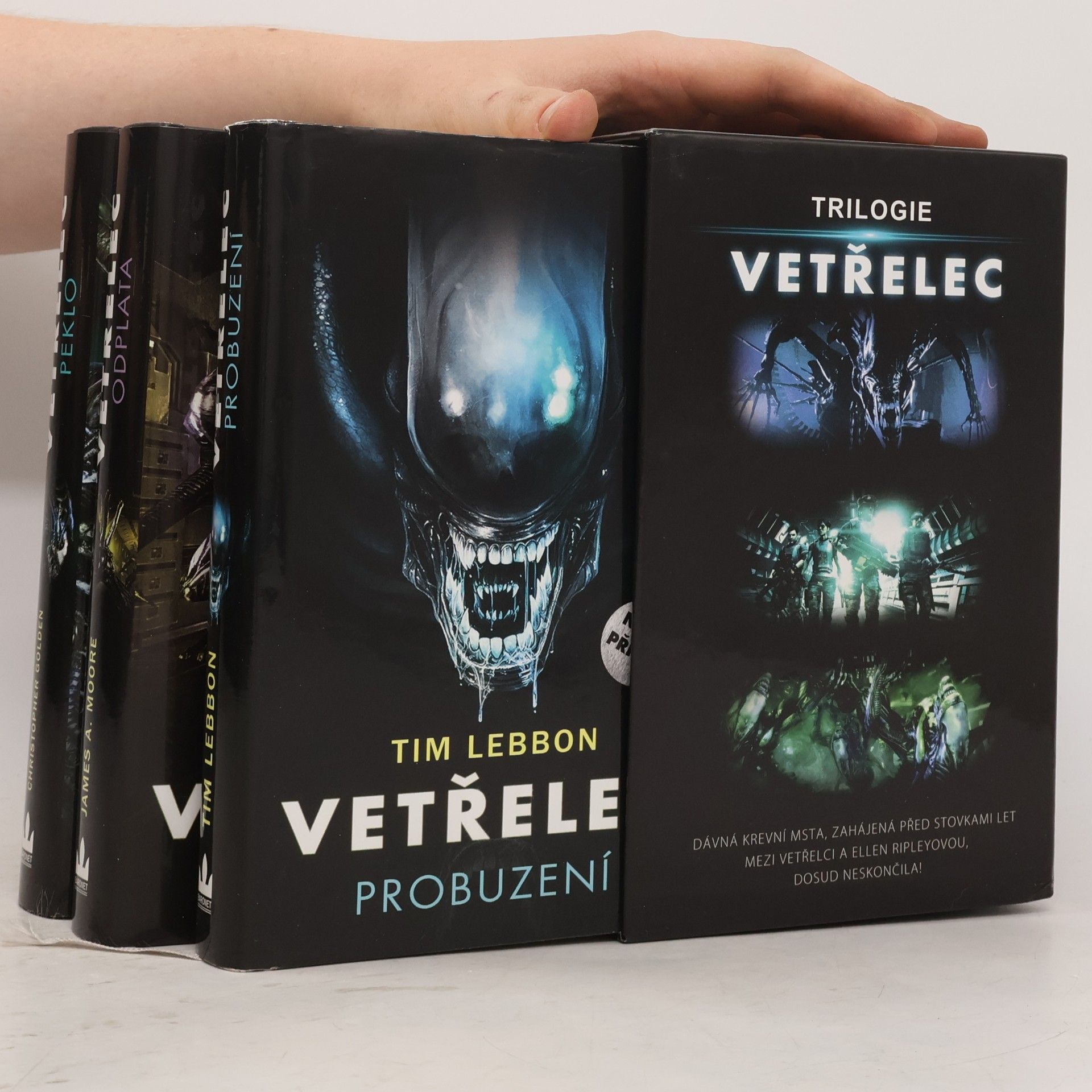 A. Moore Moore Trilogie Vetřelec