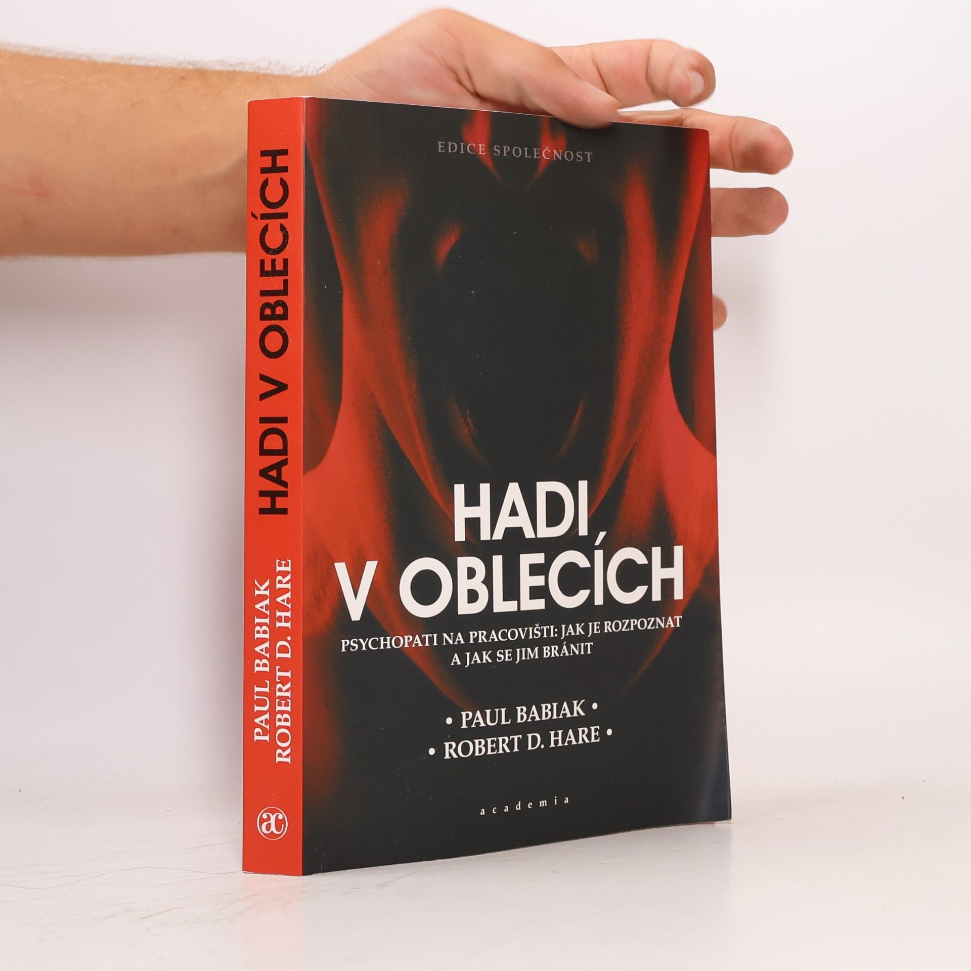 Paul Babiak Hadi v oblecích