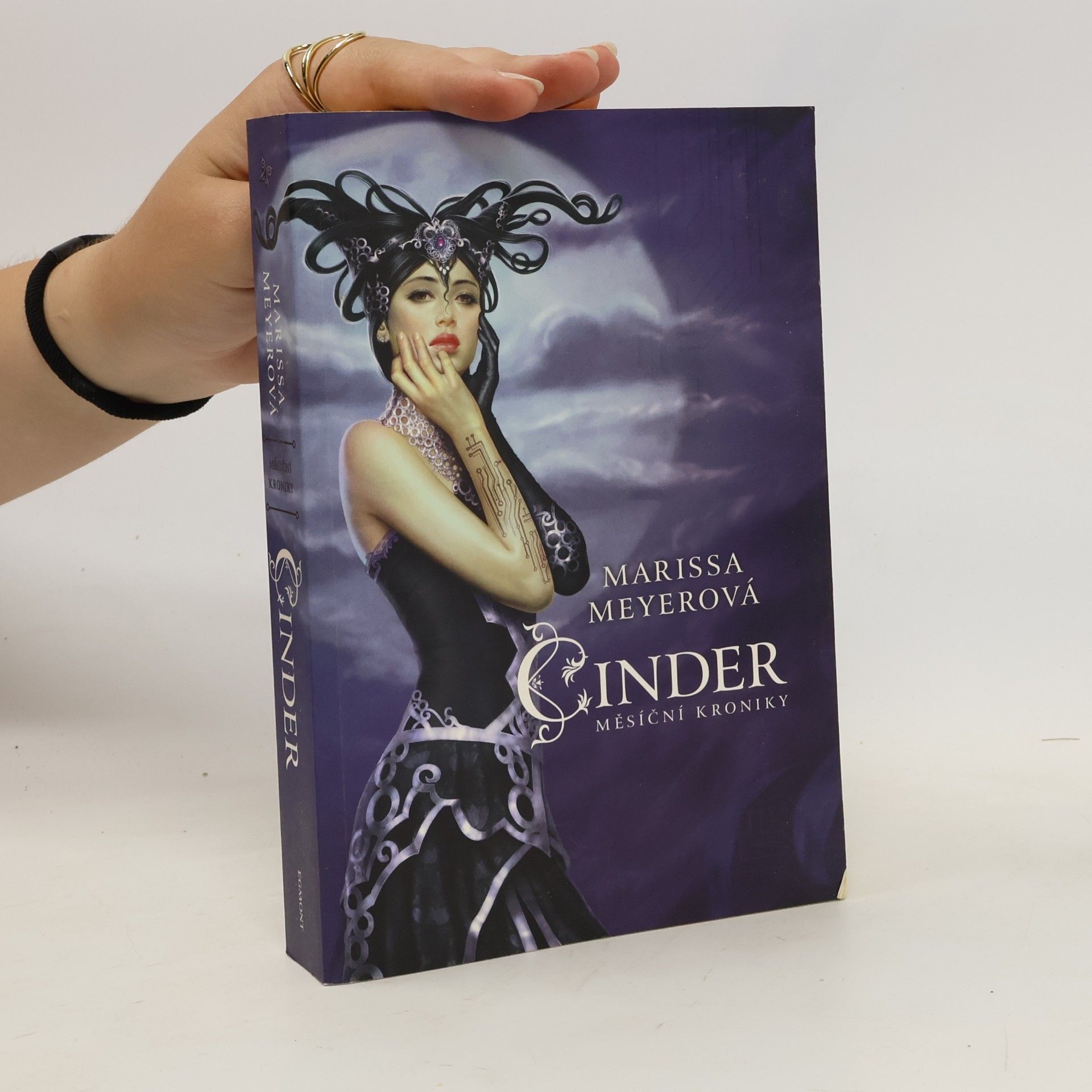 Marissa Meyer Měsíční kroniky - Cinder (1. díl série)