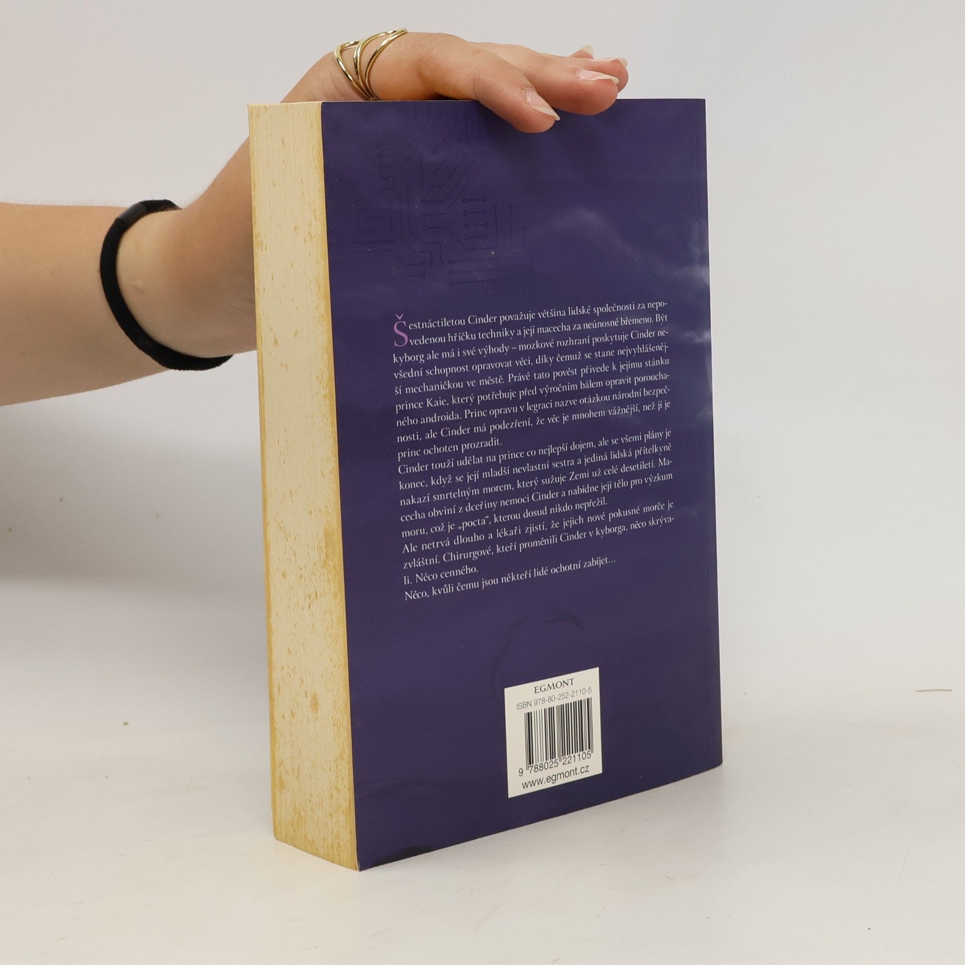 Marissa Meyer Měsíční kroniky - Cinder (1. díl série)