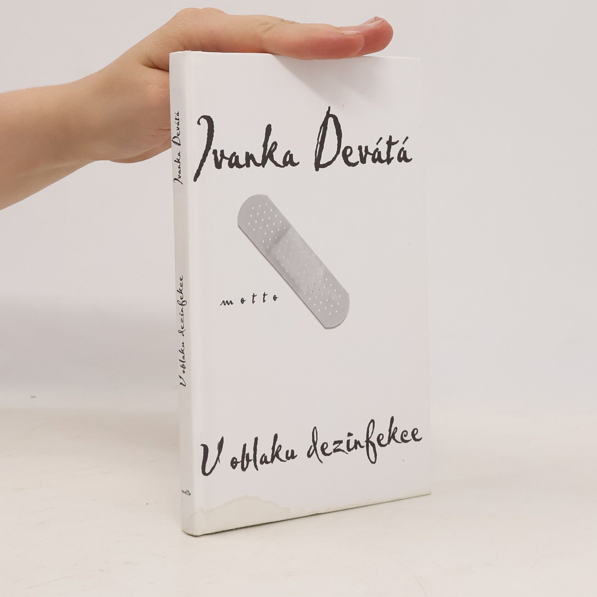 Ivanka Devátá V oblaku dezinfekce