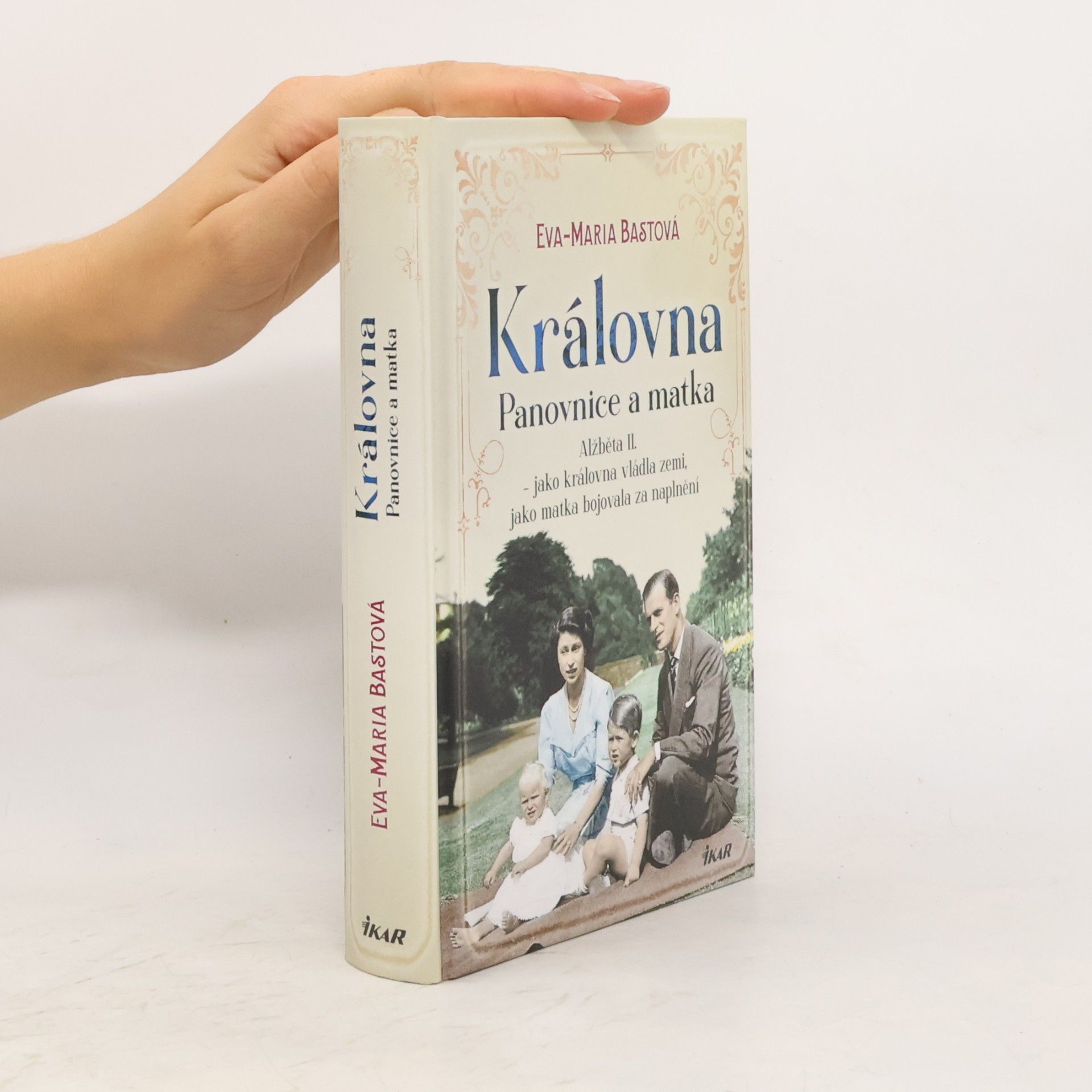 Královna. Panovnice a matka : Alžběta II. - jako královna vládla zemi, jako matka bojovala za naplnění