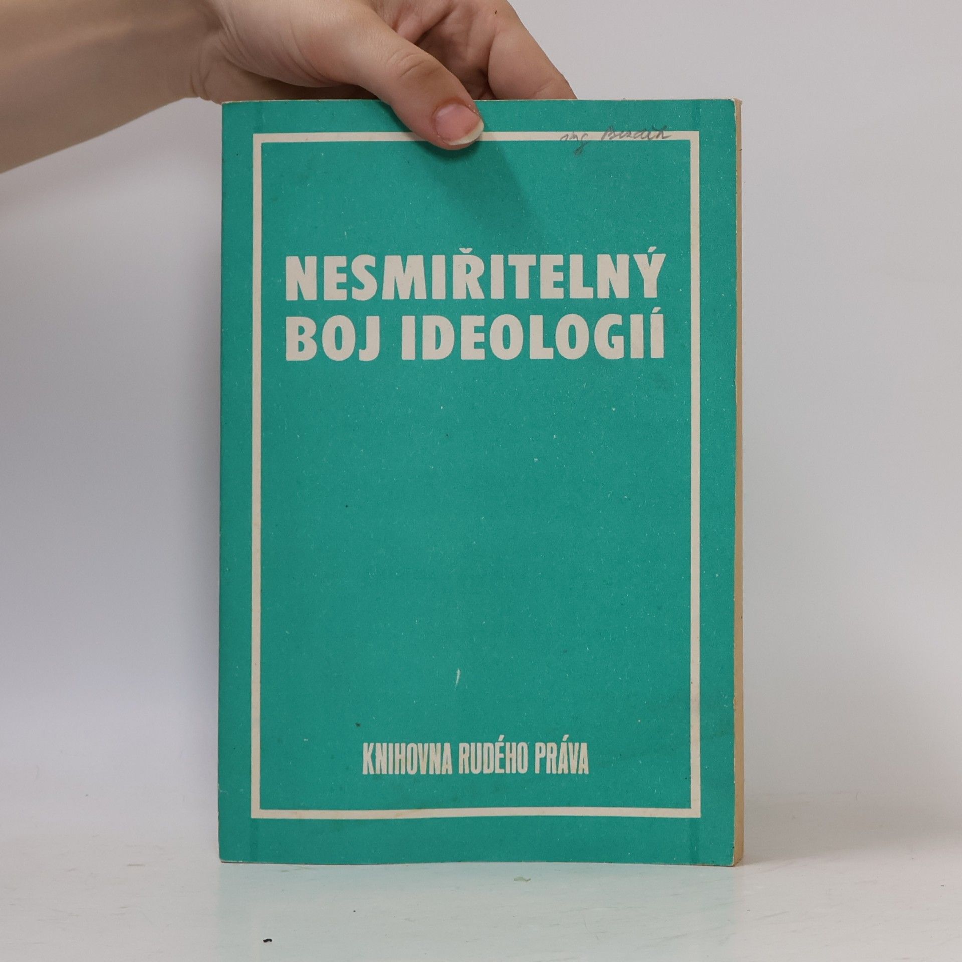 Autorenkollektiv Nesmiřitelný boj ideologií