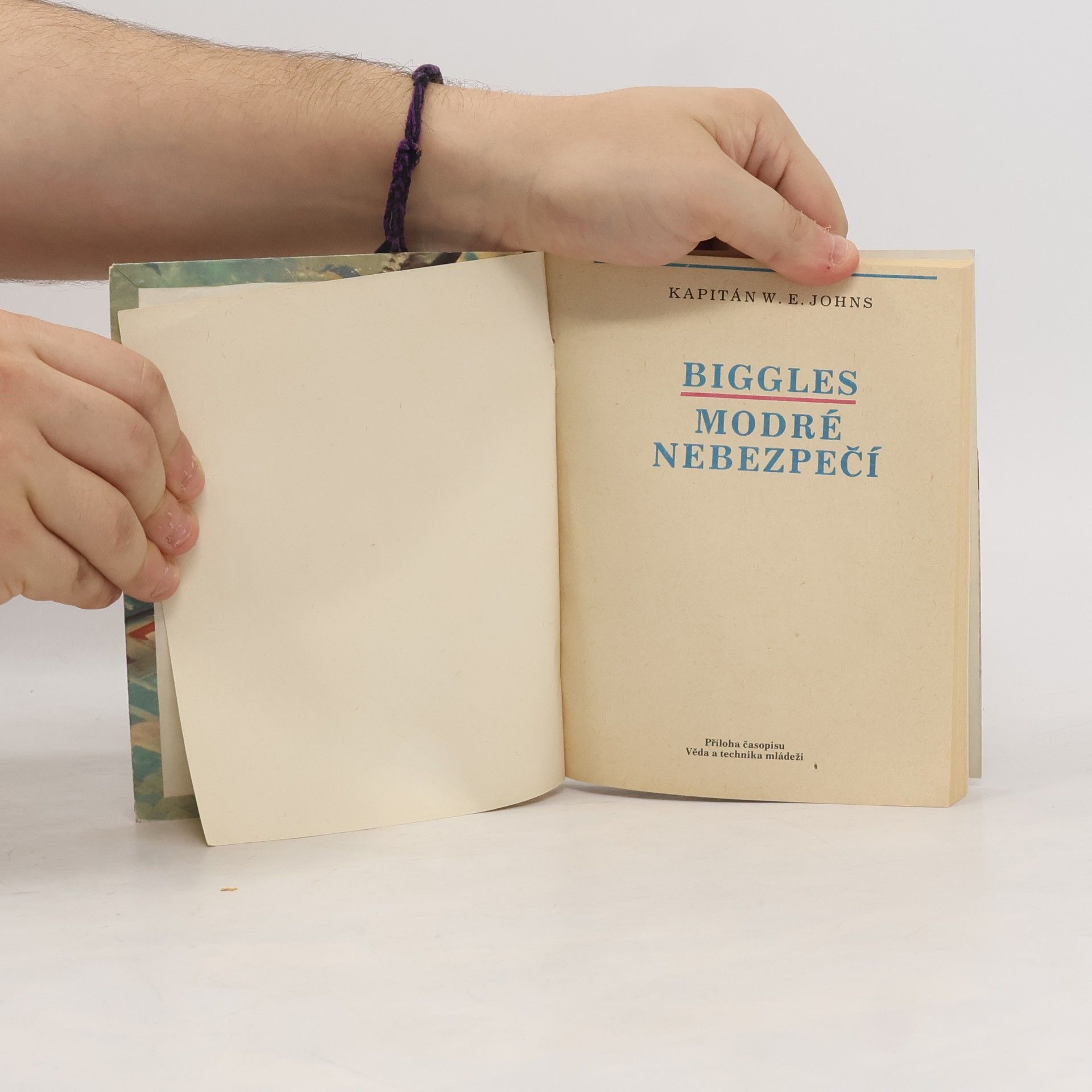 W. E. Johns Biggles. Modré nebezpečí
