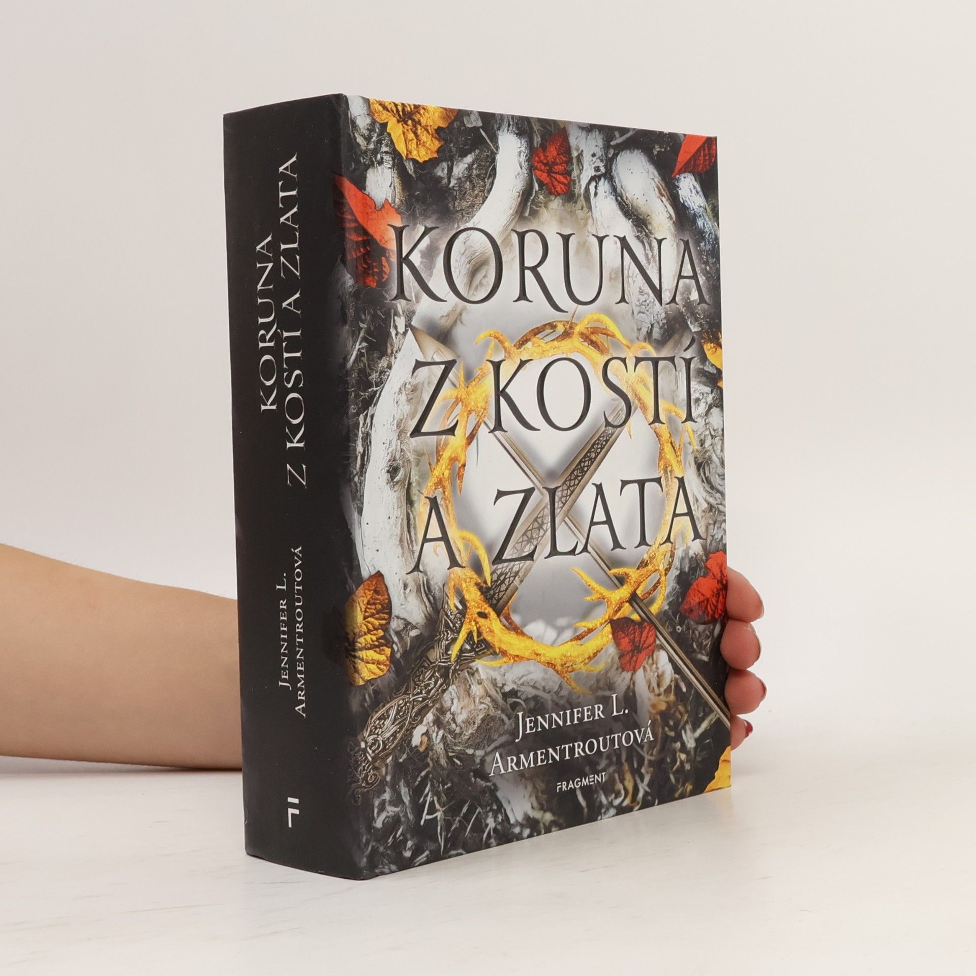 Jennifer Armentrout Koruna z kostí a zlata