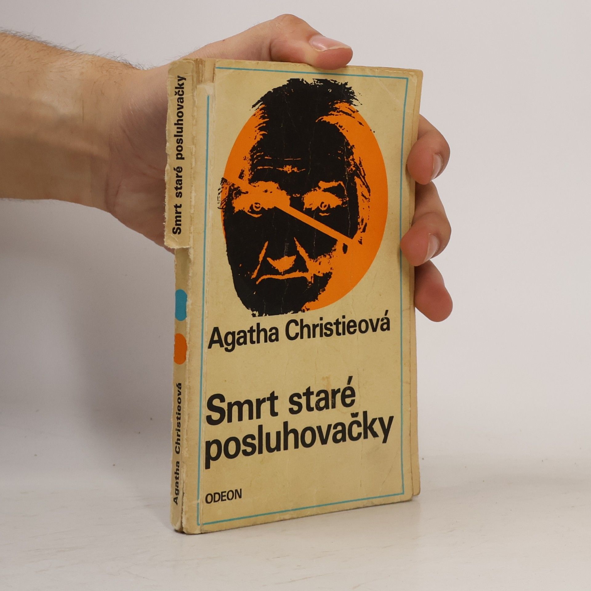 Agatha Christie Smrt staré posluhovačky