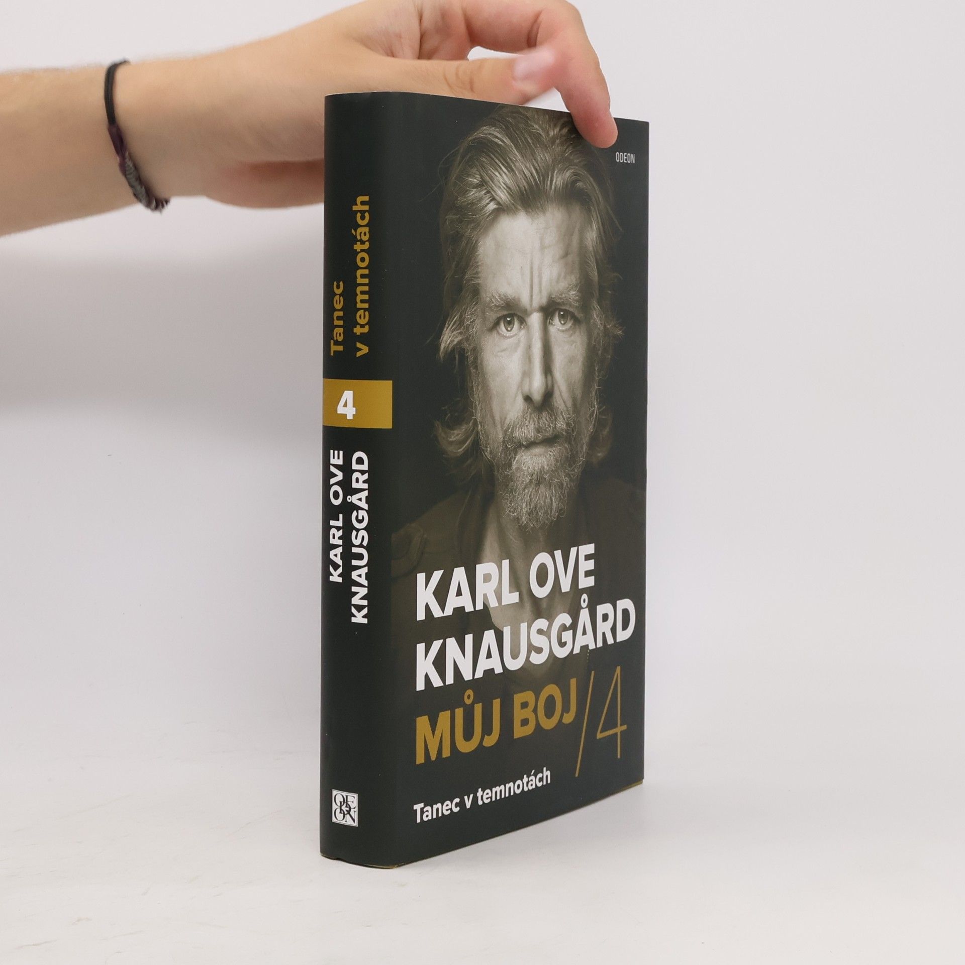 Karl Ove Knausgård Můj boj. 4, Tanec v temnotách