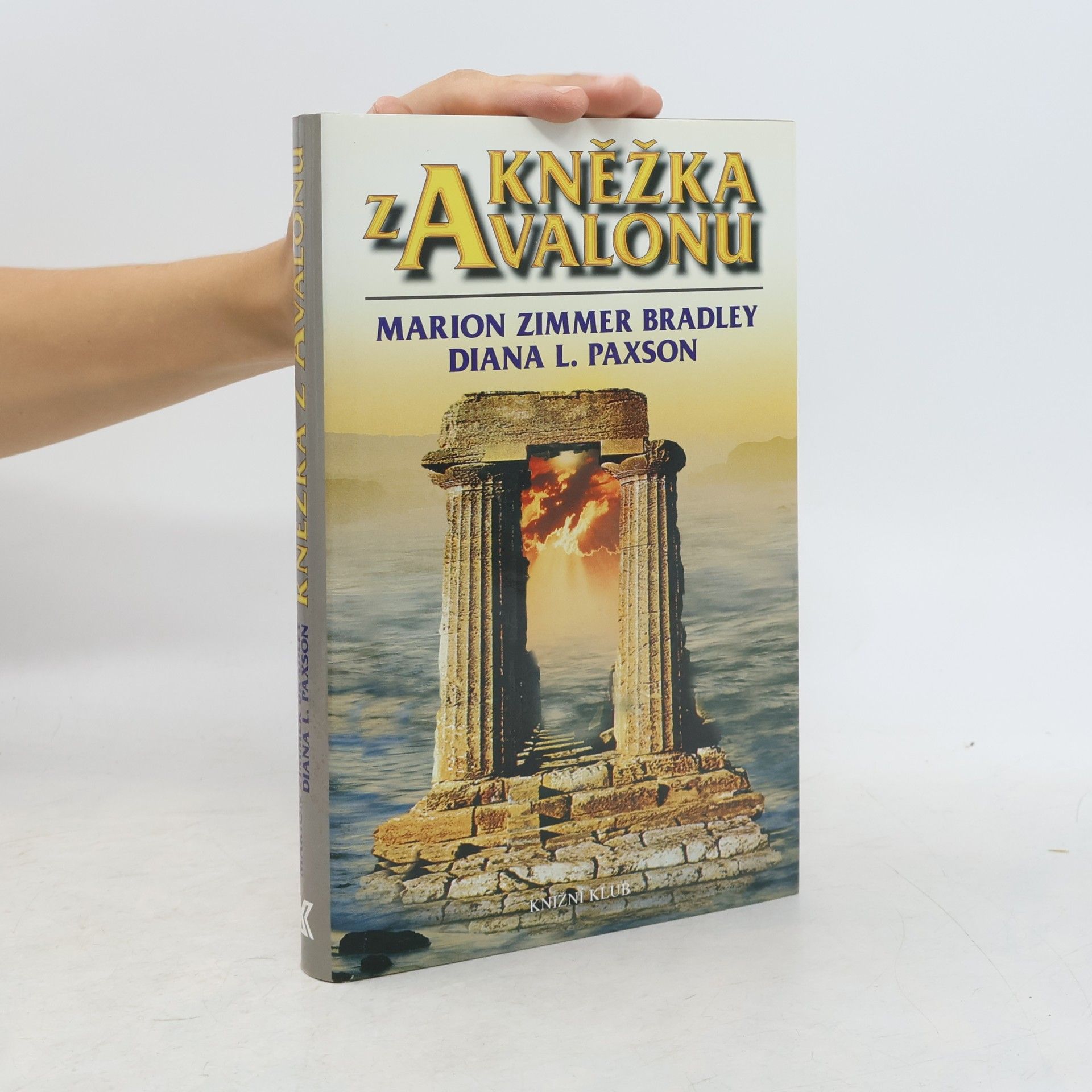 Marion Zimmer Bradley Kněžka z Avalonu