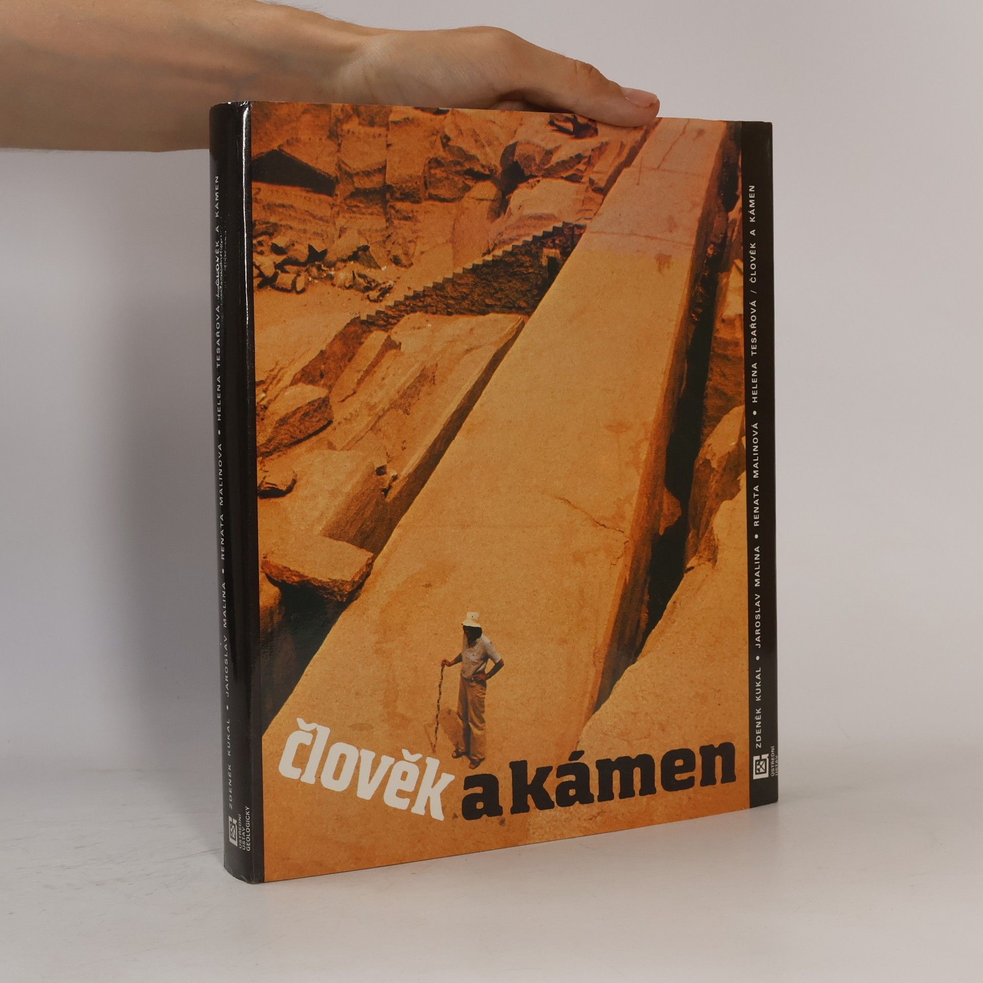 Člověk a kámen