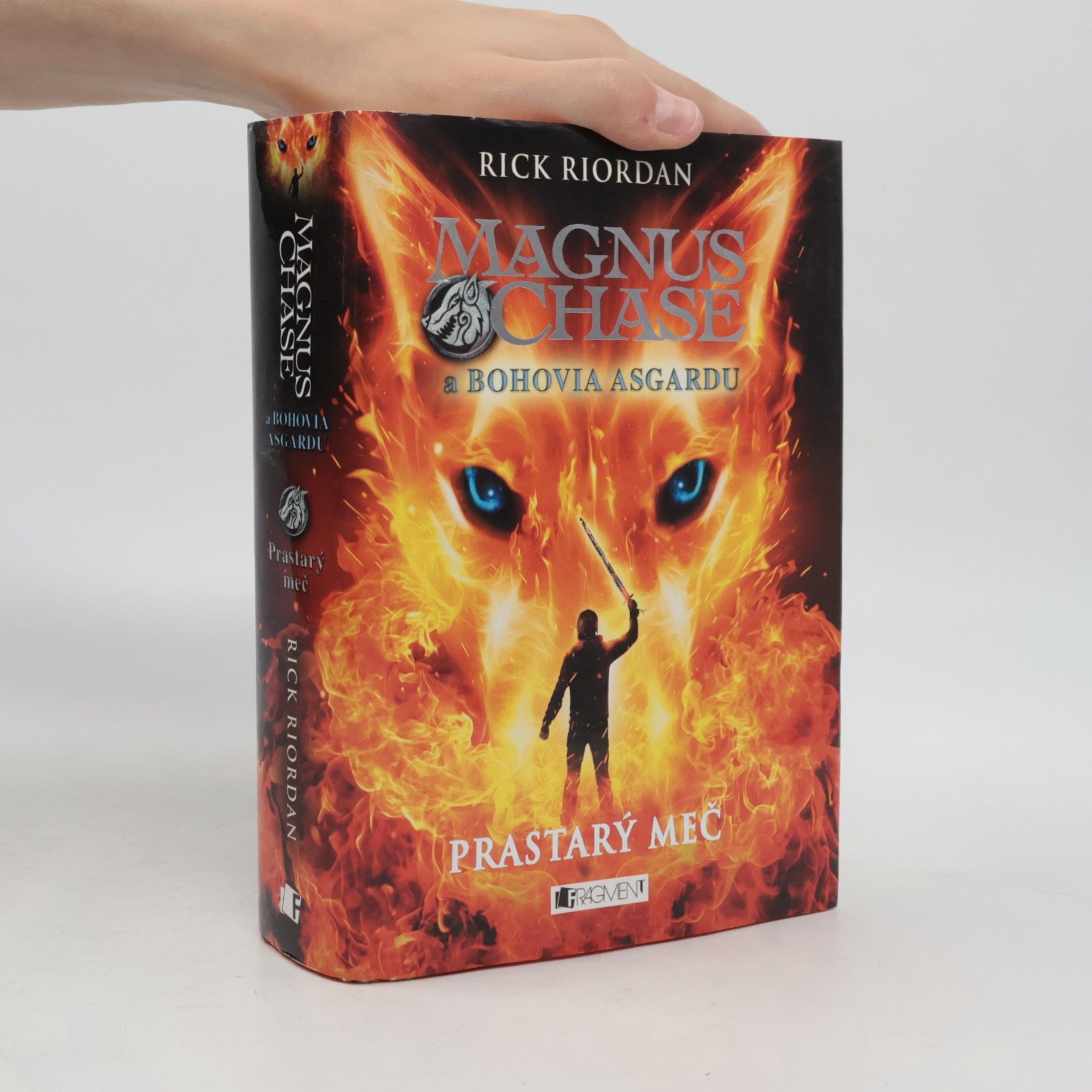 Rick Riordan Magnus Chase a Bohovia Asgardu - Prastarý meč