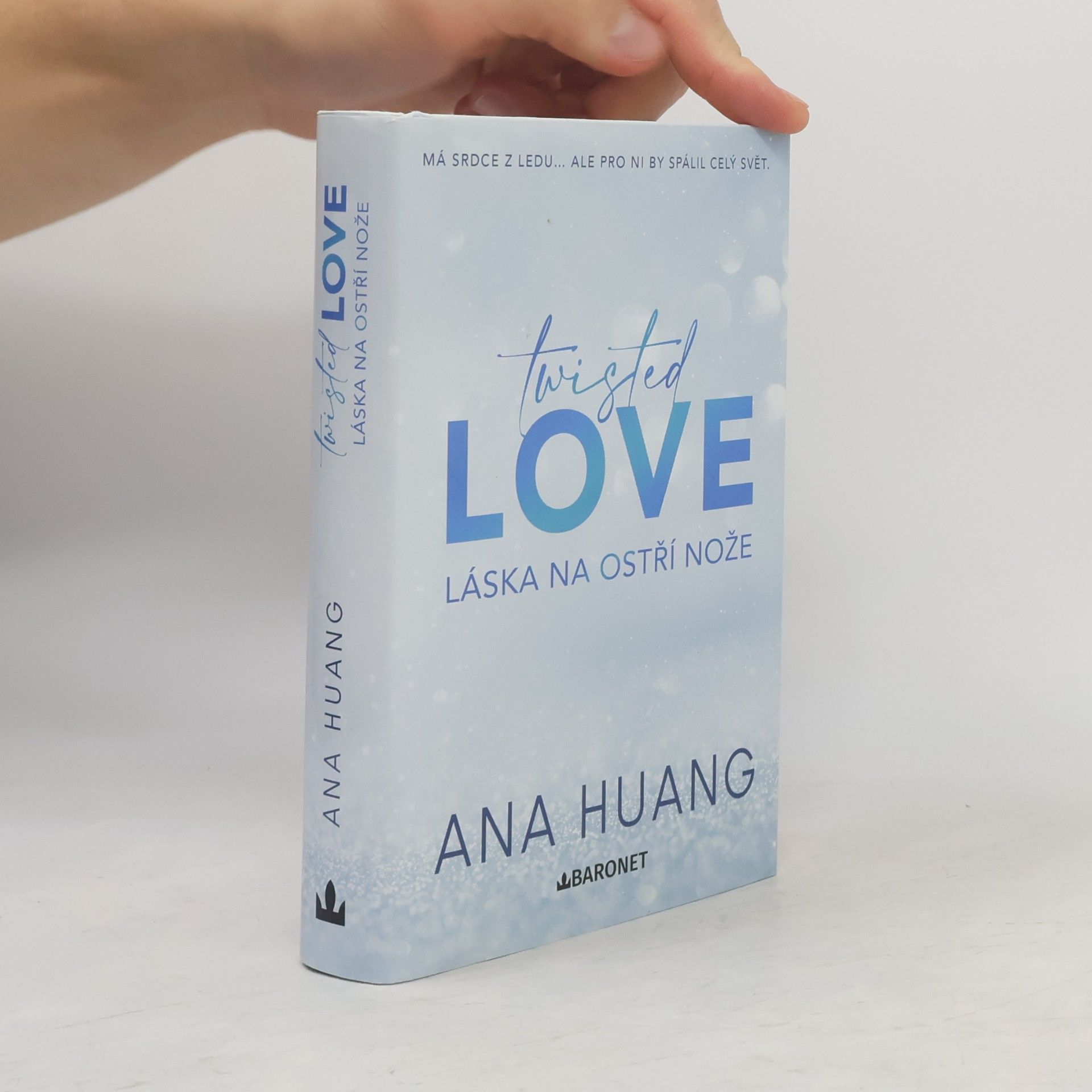 Ana Huang Twisted love. Láska na ostří nože