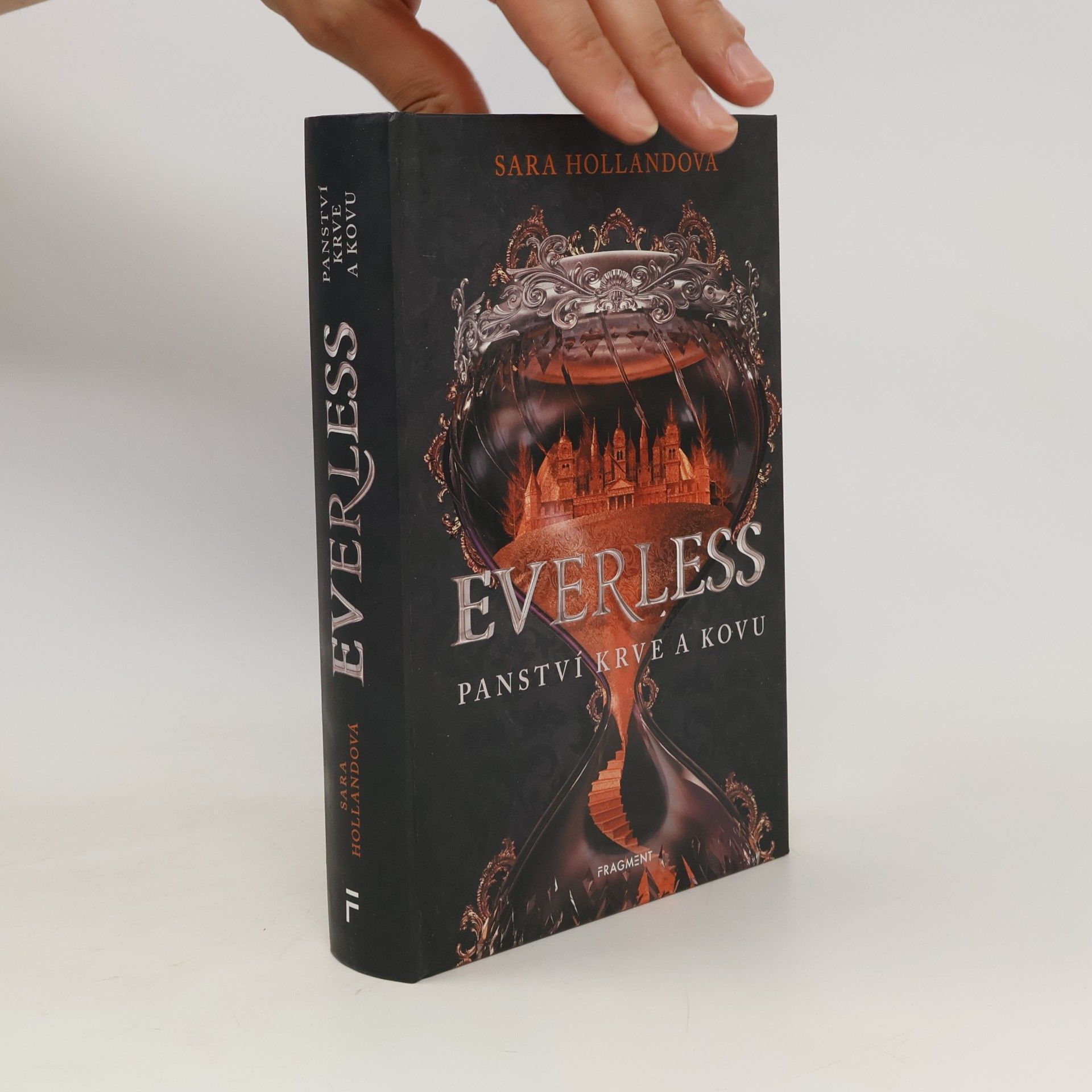 Sara Holland Everless: Panství krve a kovu