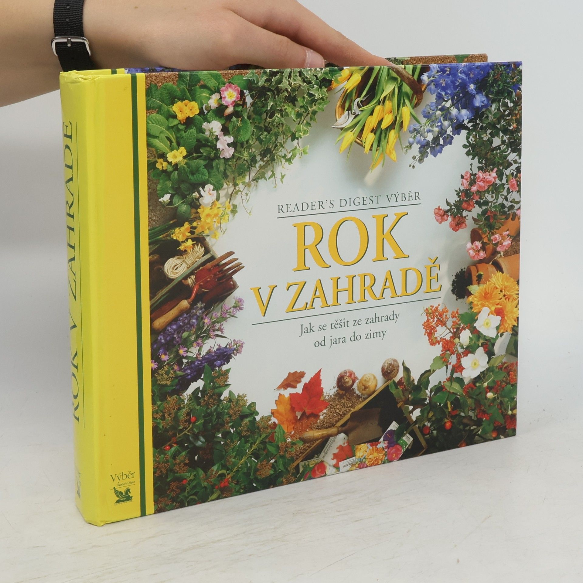 Collectif d'auteurs Rok v zahradě. Jak se těšit ze zahrady od jara do zimy