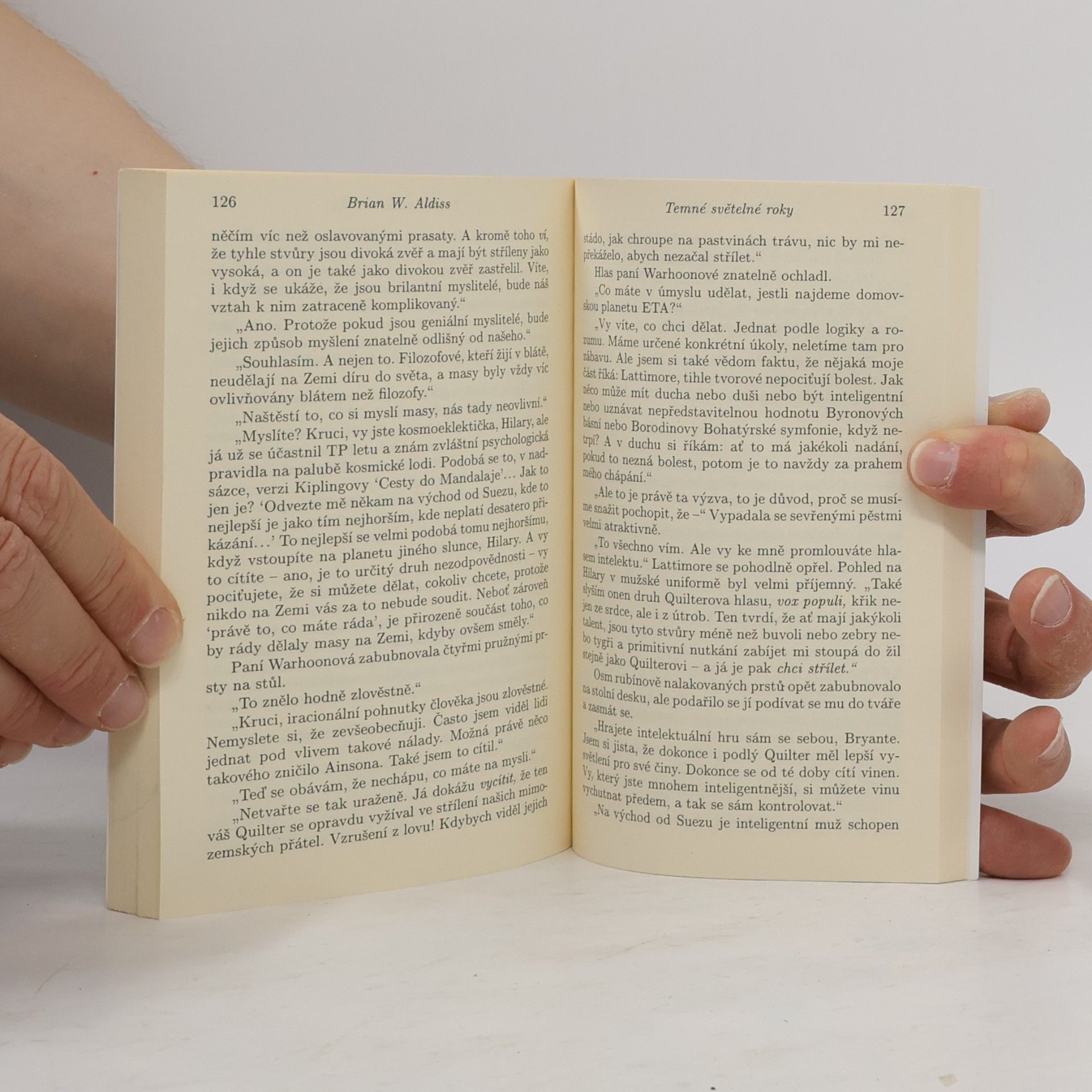 Brian Aldiss Temné světelné roky