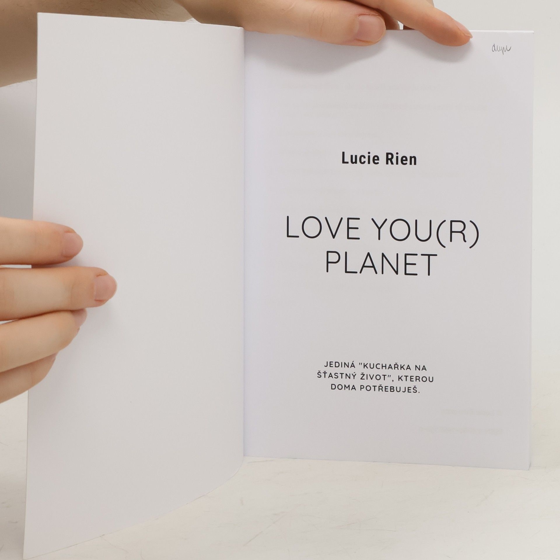 Lucie Rien Love You(r) Planet