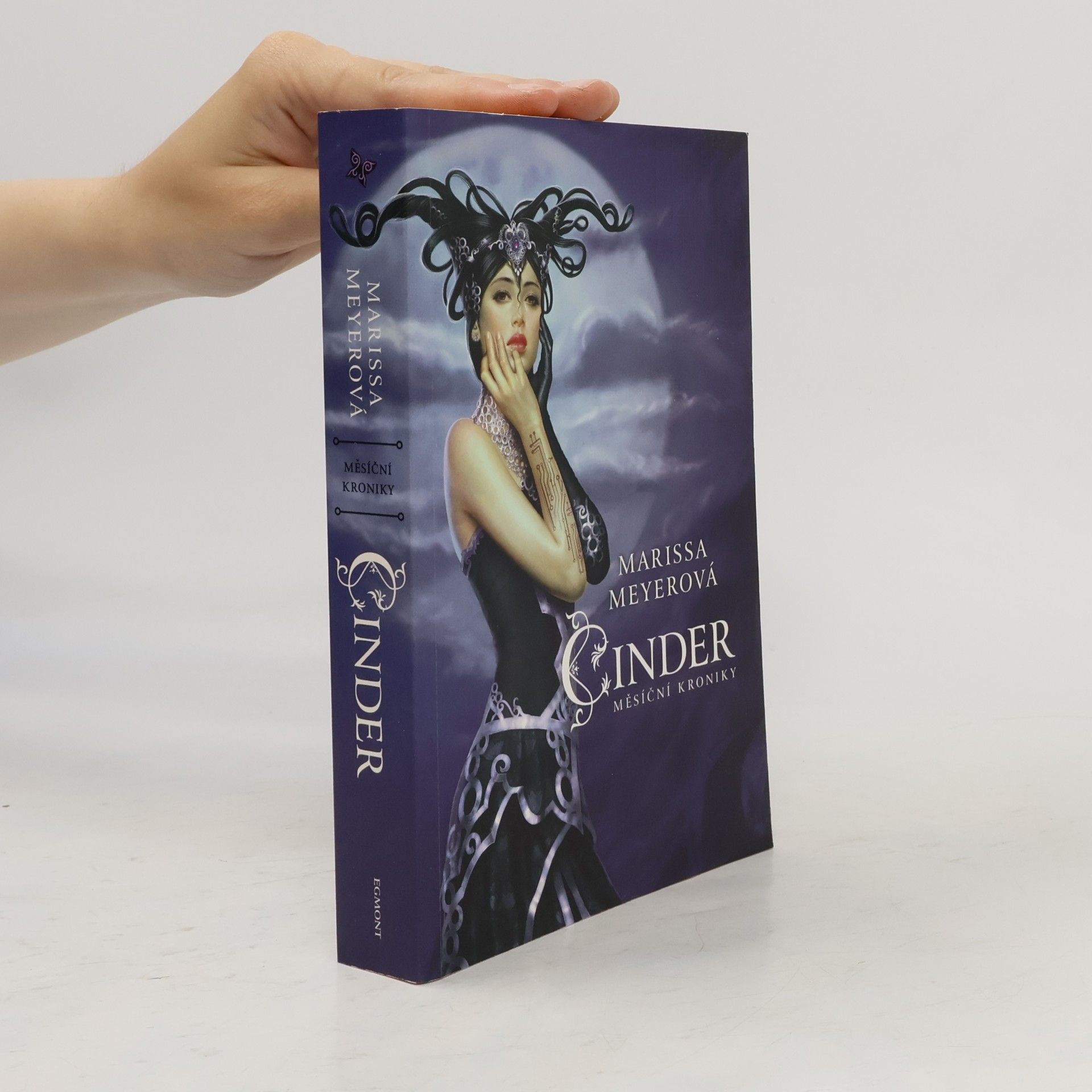 Marissa Meyer Měsíční kroniky - Cinder (1. díl série)