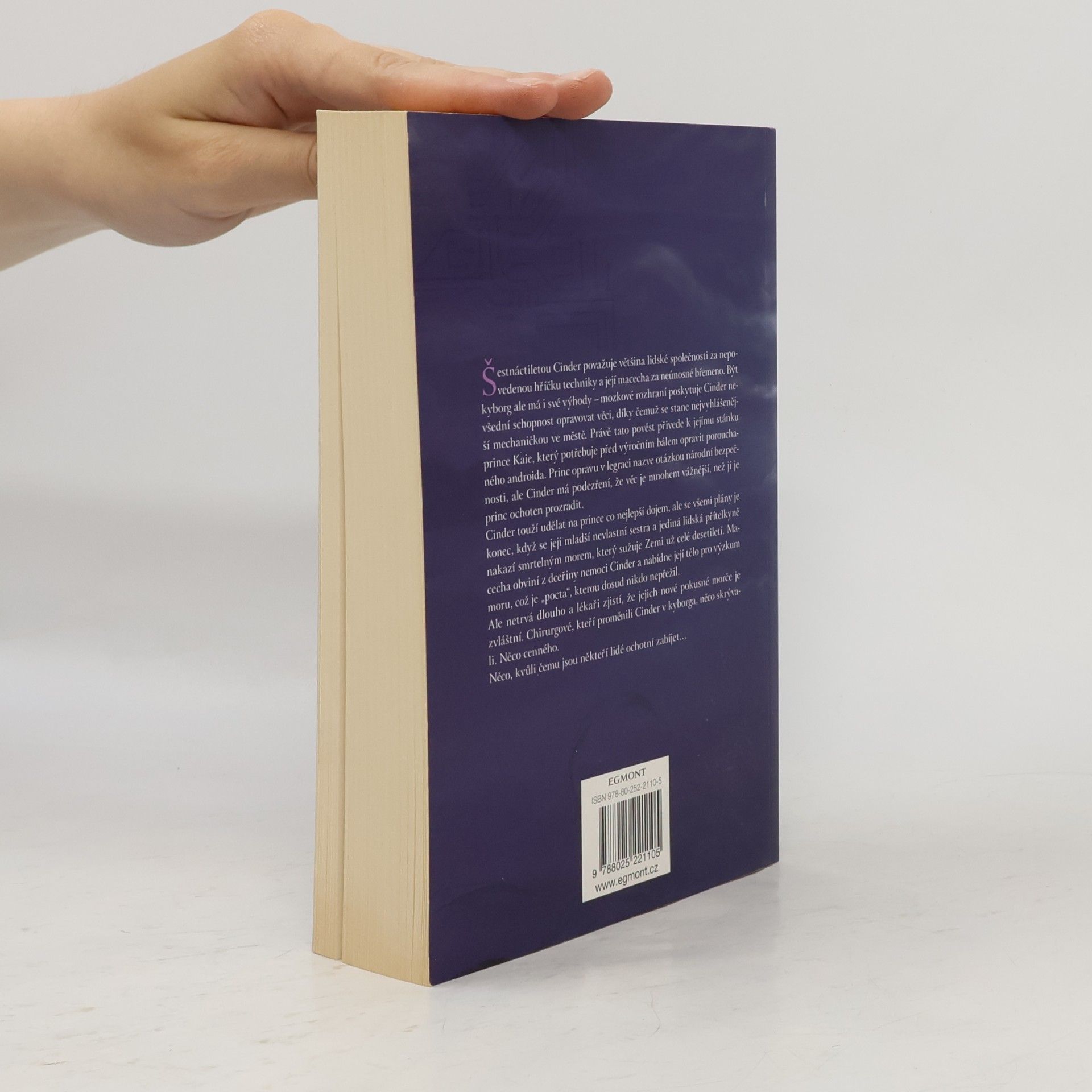 Marissa Meyer Měsíční kroniky - Cinder (1. díl série)