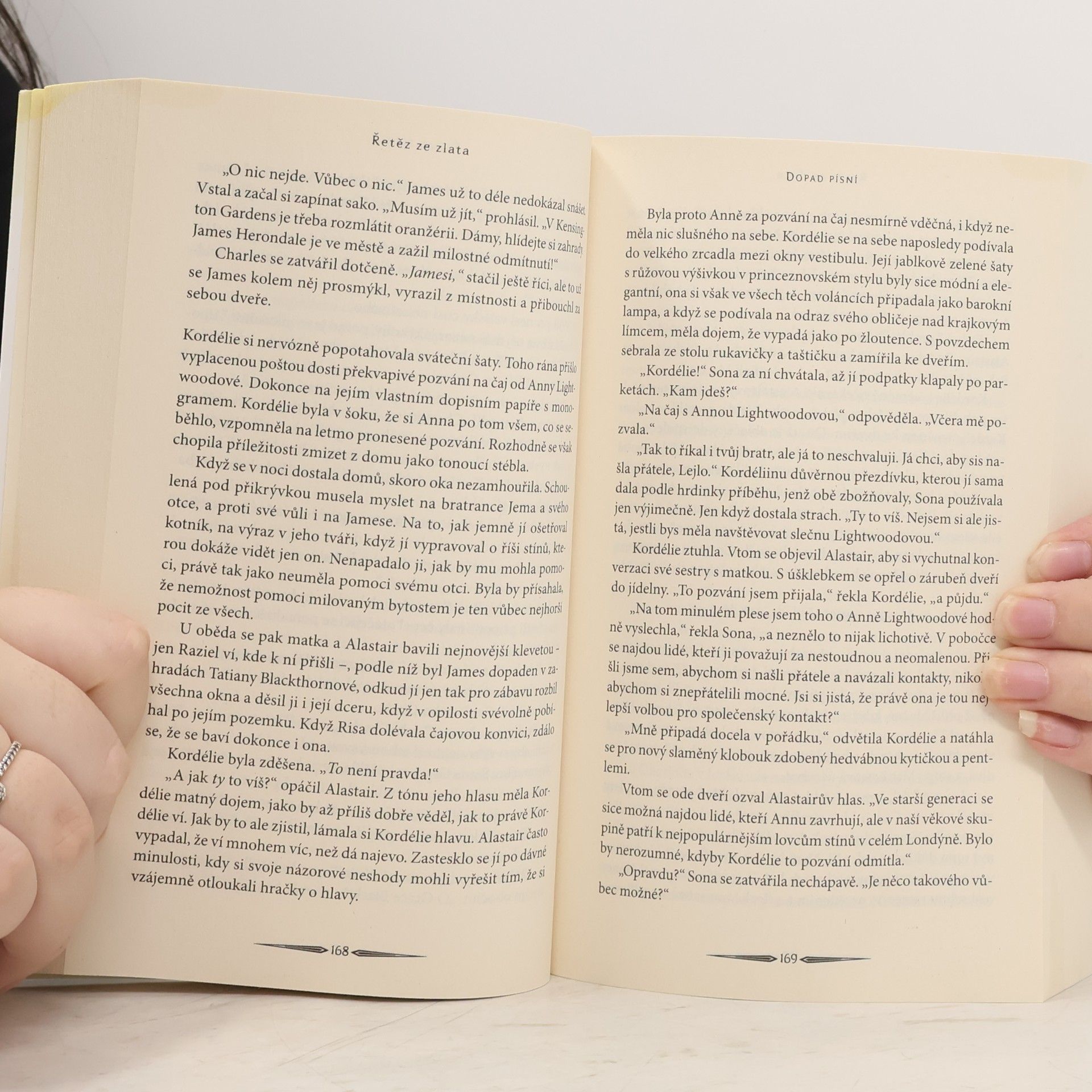 Cassandra Clare Poslední hodin 1. Řetěz ze zlata