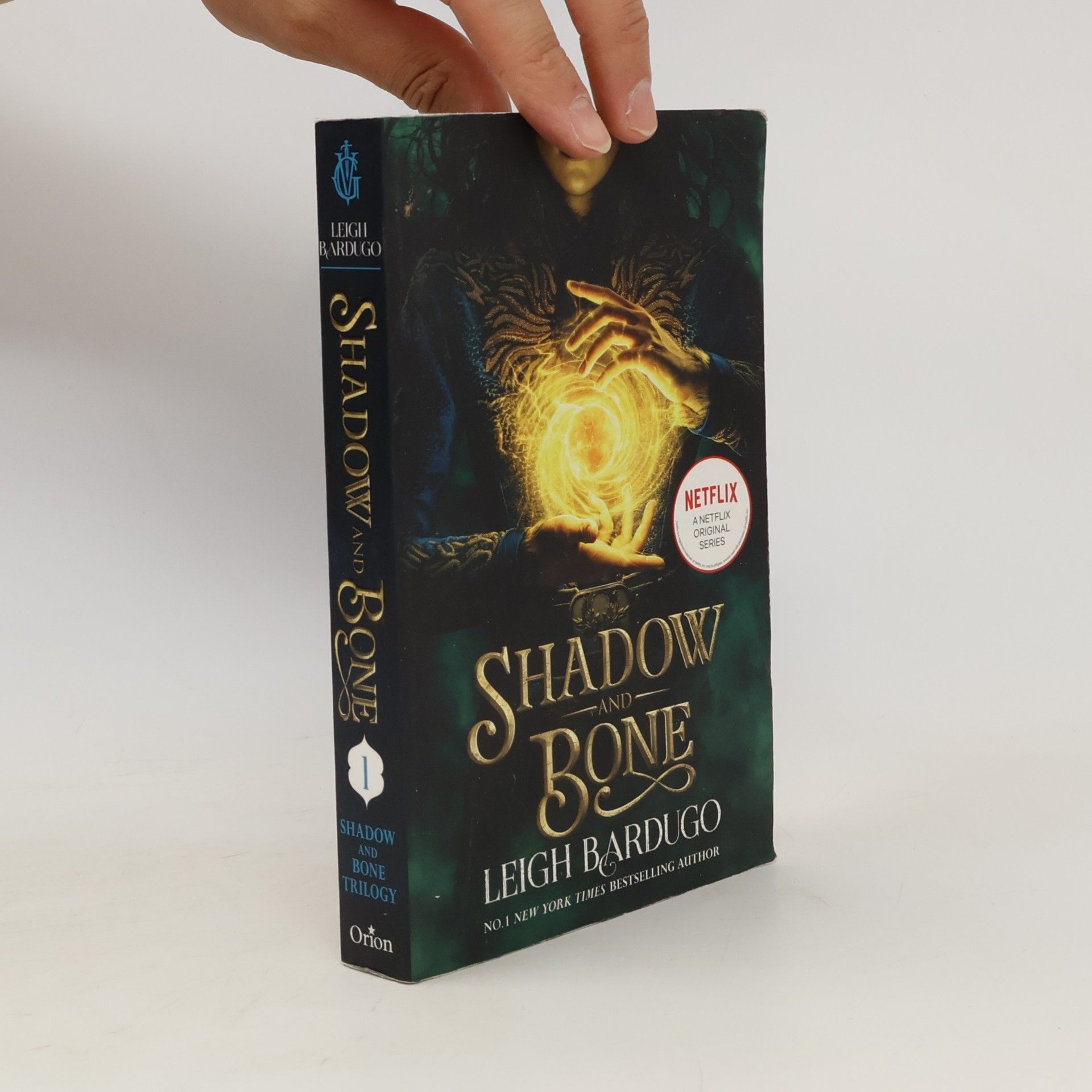 Leigh Bardugo Shadow and bone