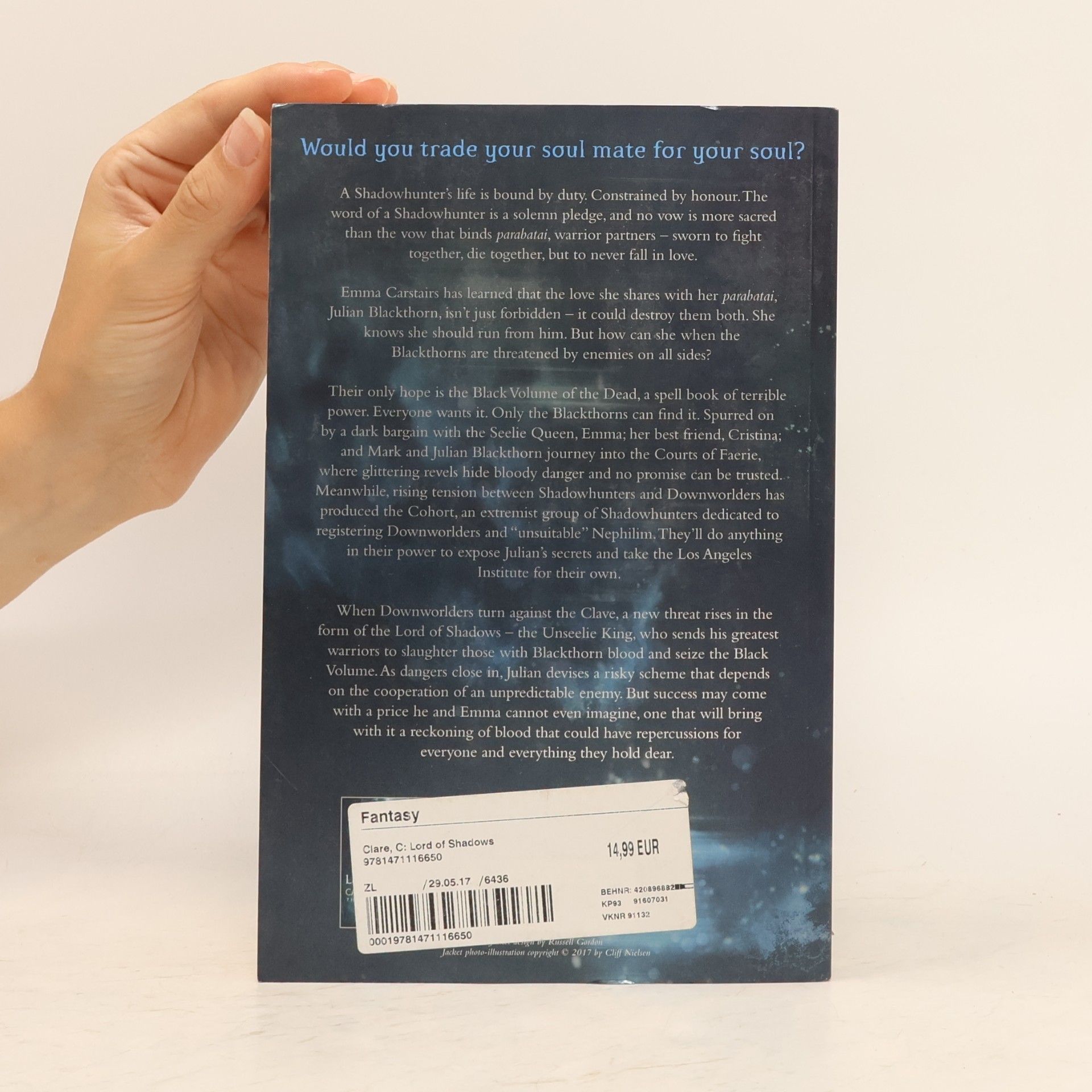 Cassandra Clare Lord of Shadows. Book two. The dark artifices