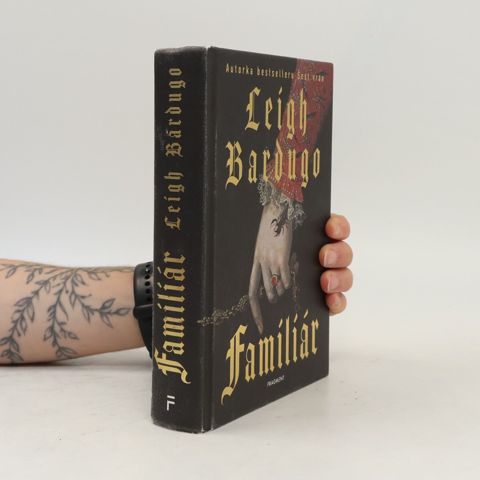 Leigh Bardugo Familiár