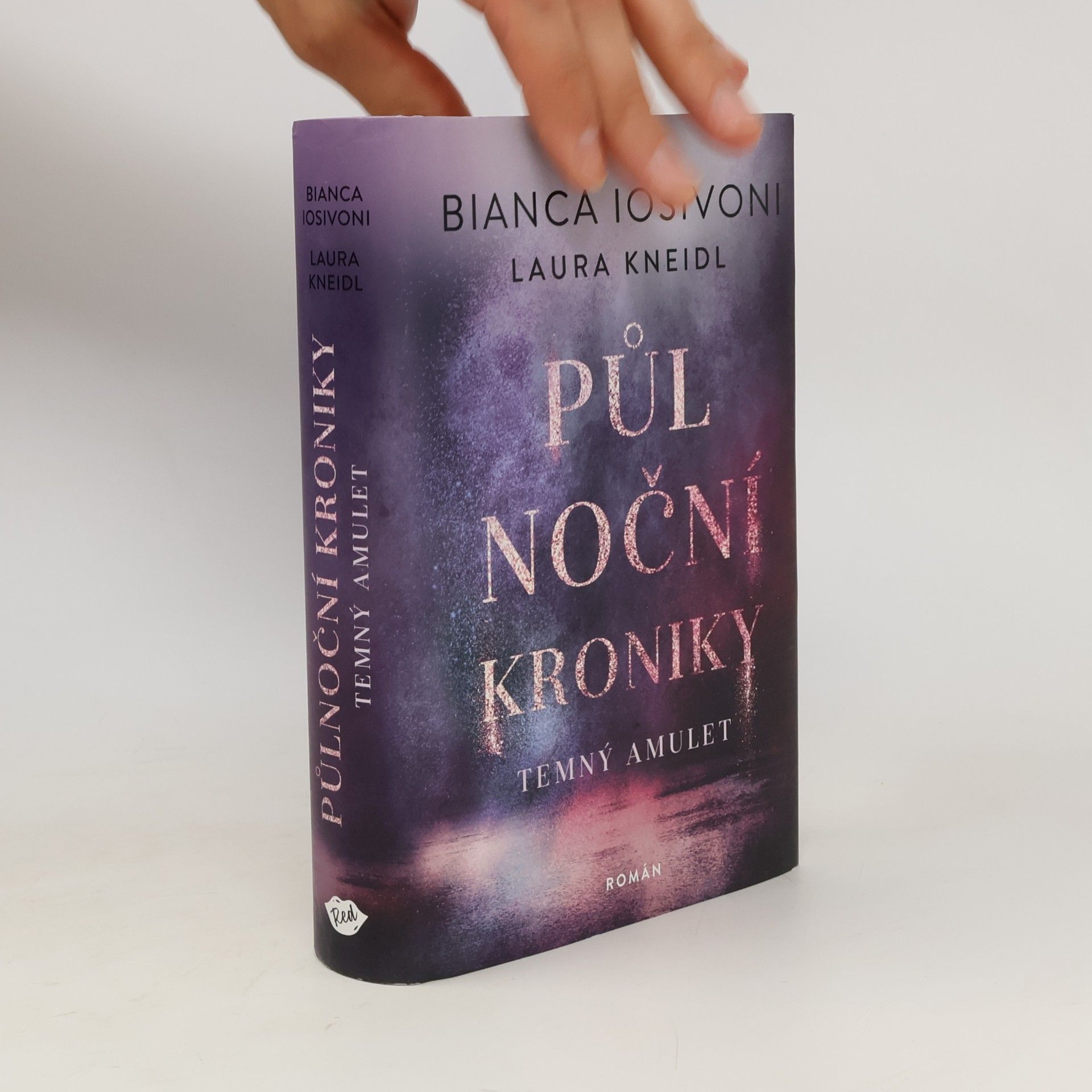 Bianca Iosivoni Půlnoční kroniky: Temný amulet.