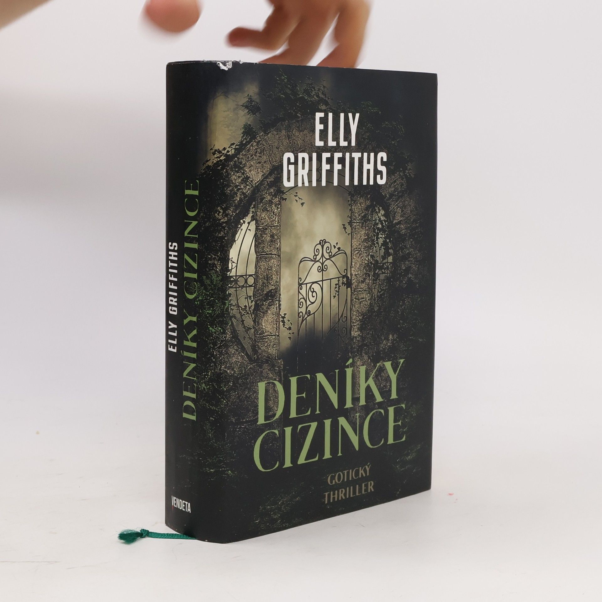 Elly Griffiths Deníky cizince