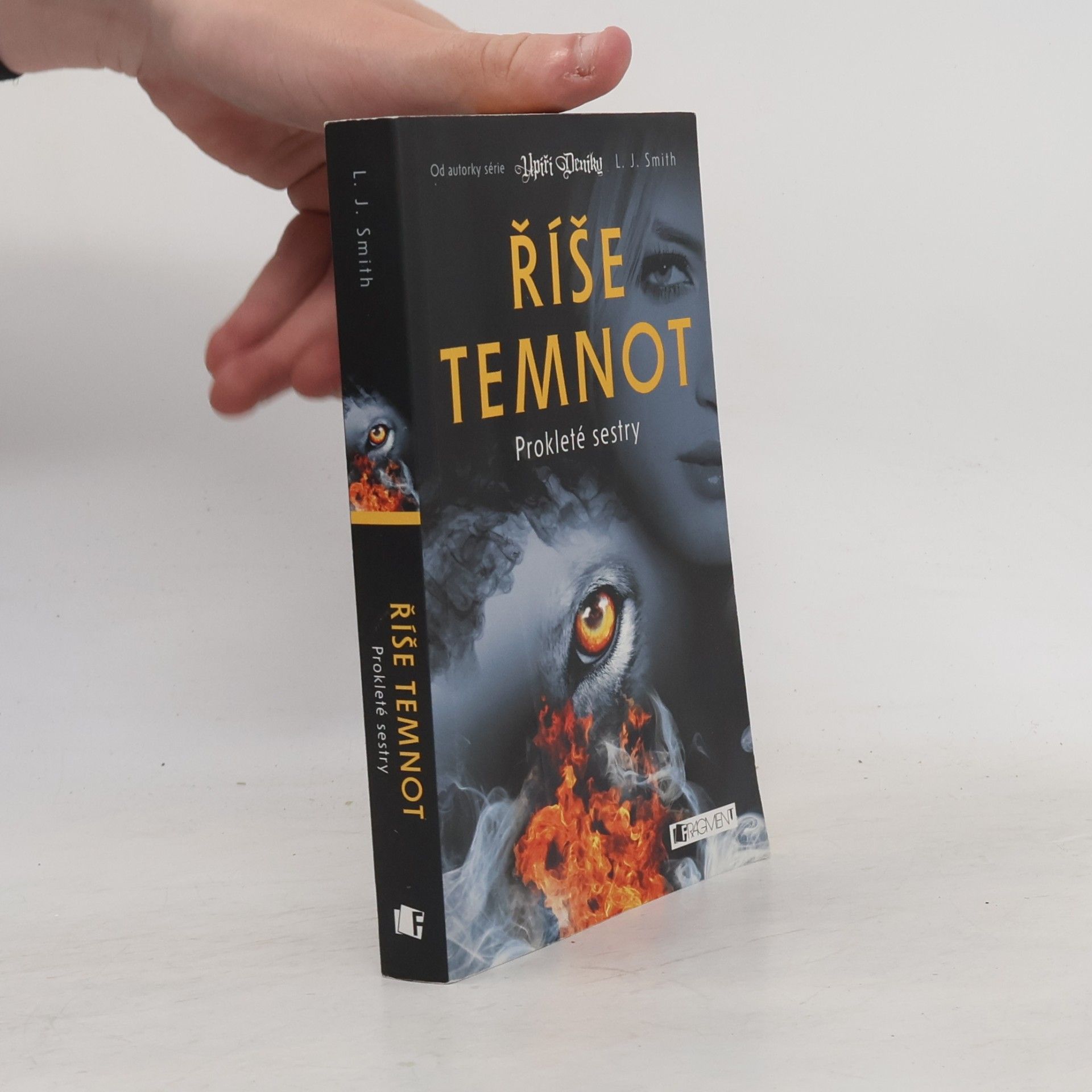 L. J. Smithová  Říše temnot. Prokleté sestry