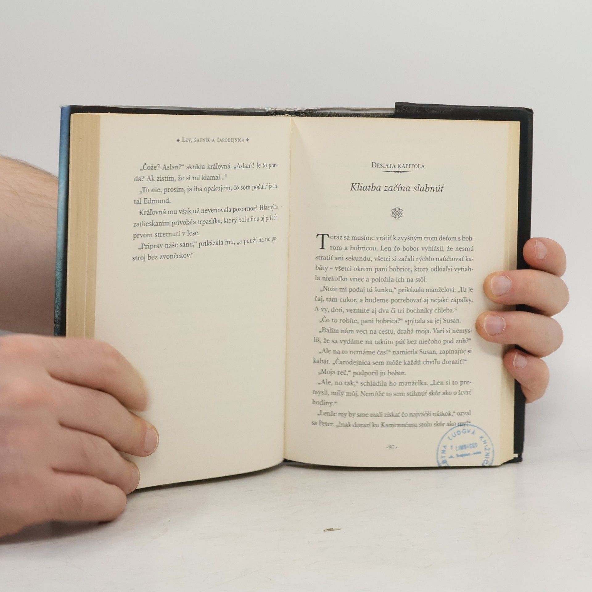 C. S. Lewis Lev, šatník a čarodejnica