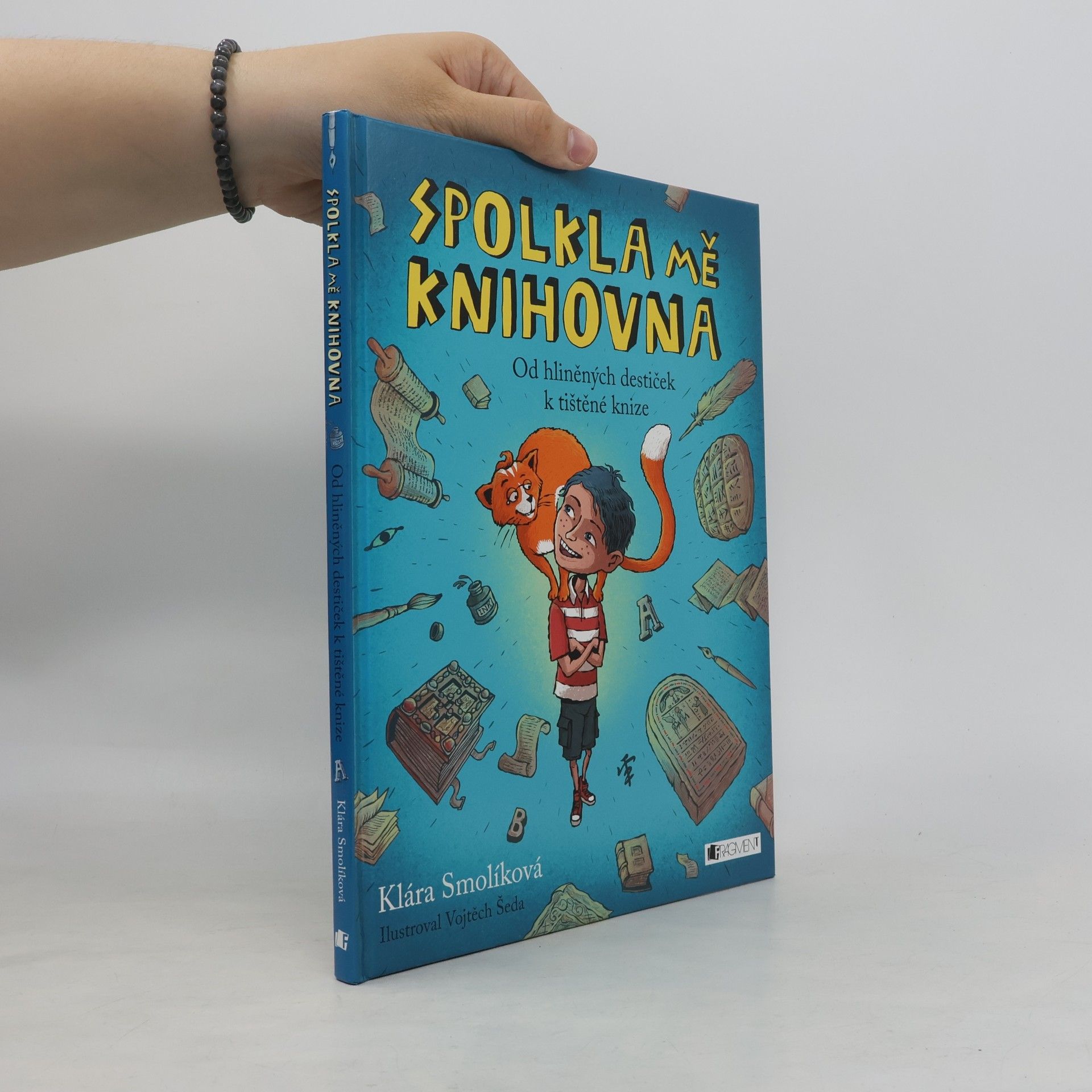 Klára Smolíková Spolkla mě knihovna. Od hliněných destiček k tištěné knize