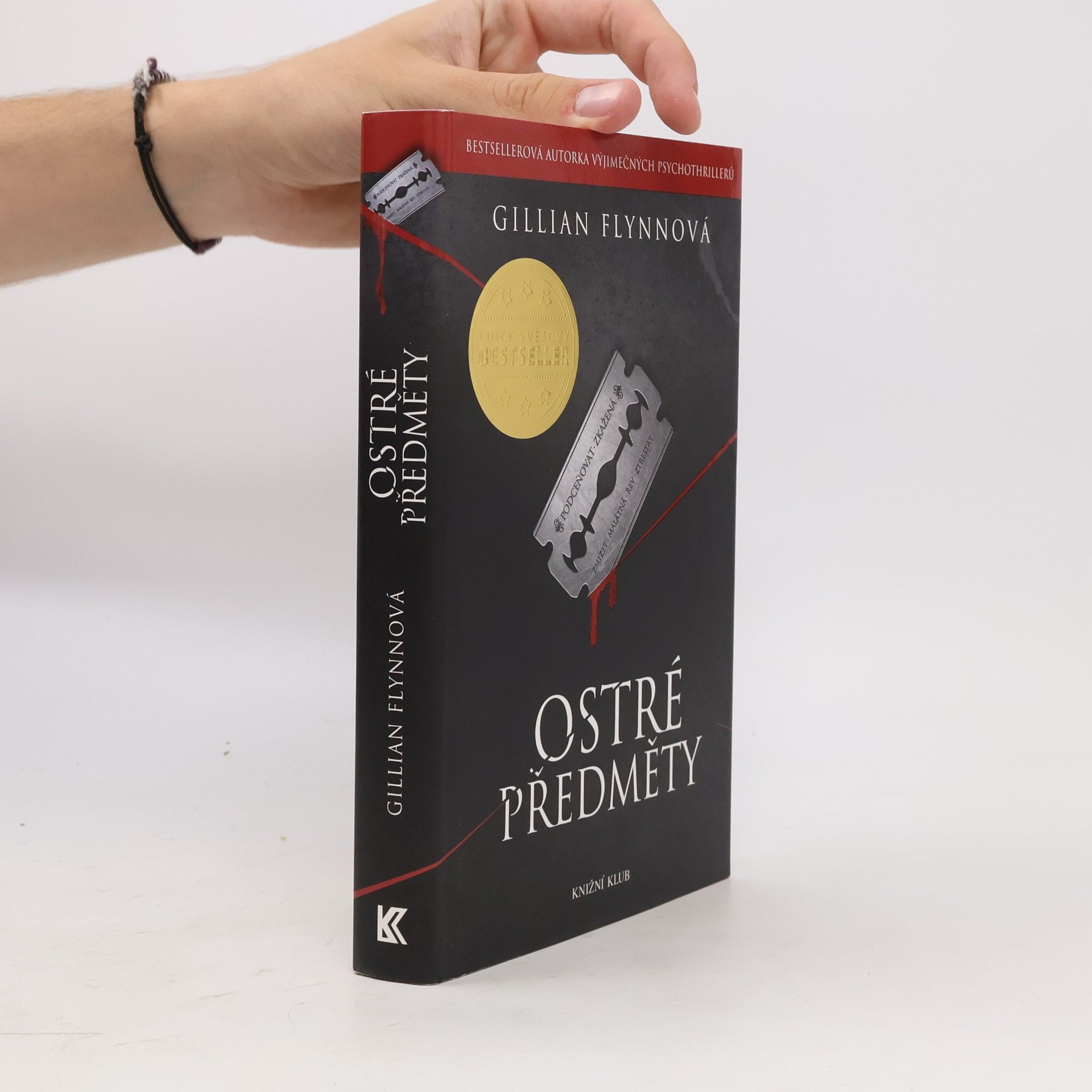 Gillian Flynn Ostré předměty