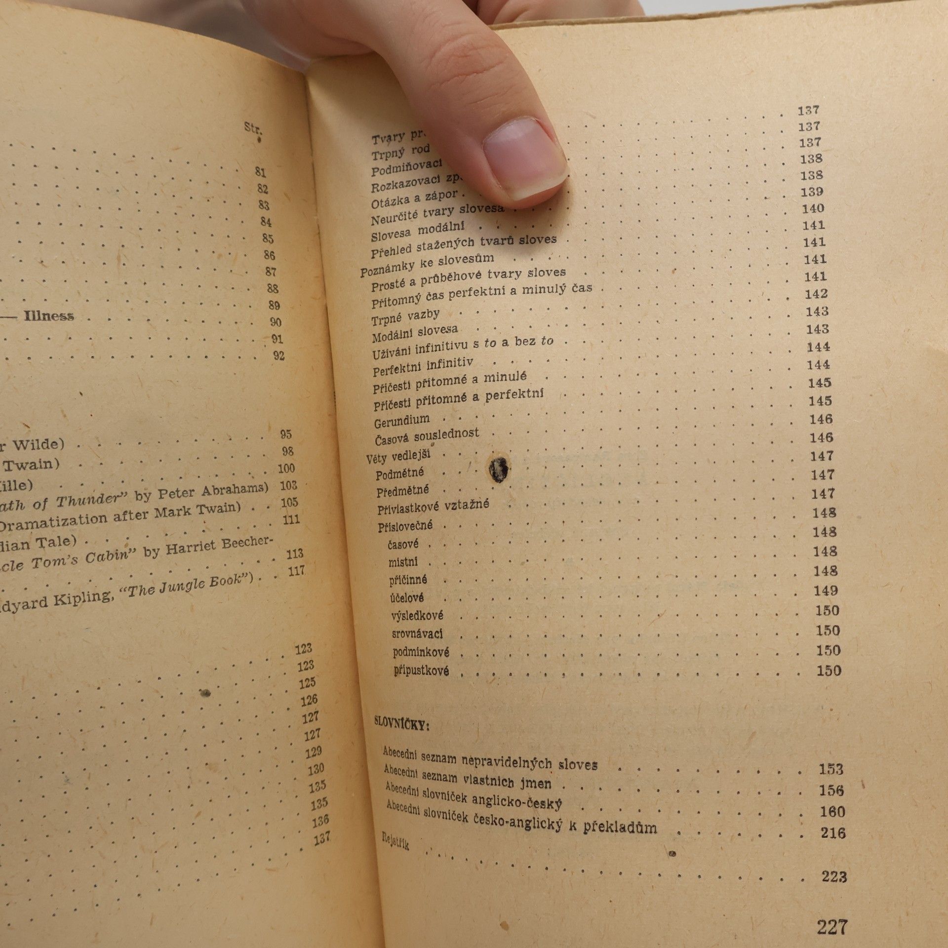 Various authors ngličtina pro jedenáctý postupný ročník