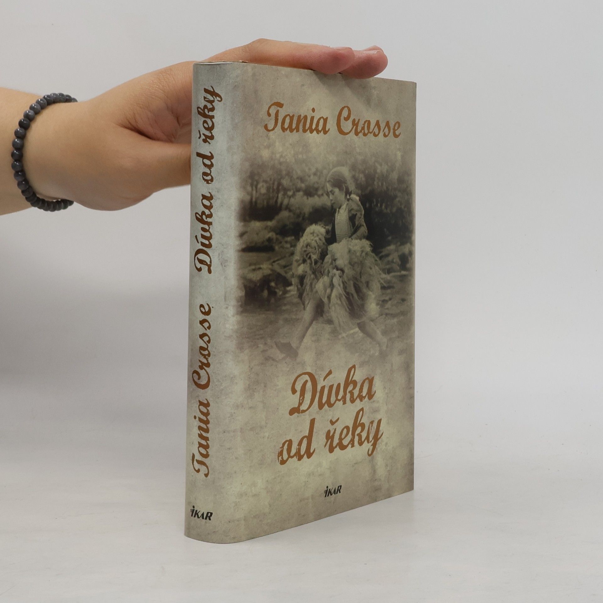 Tania Anne Crosse Dívka od řeky
