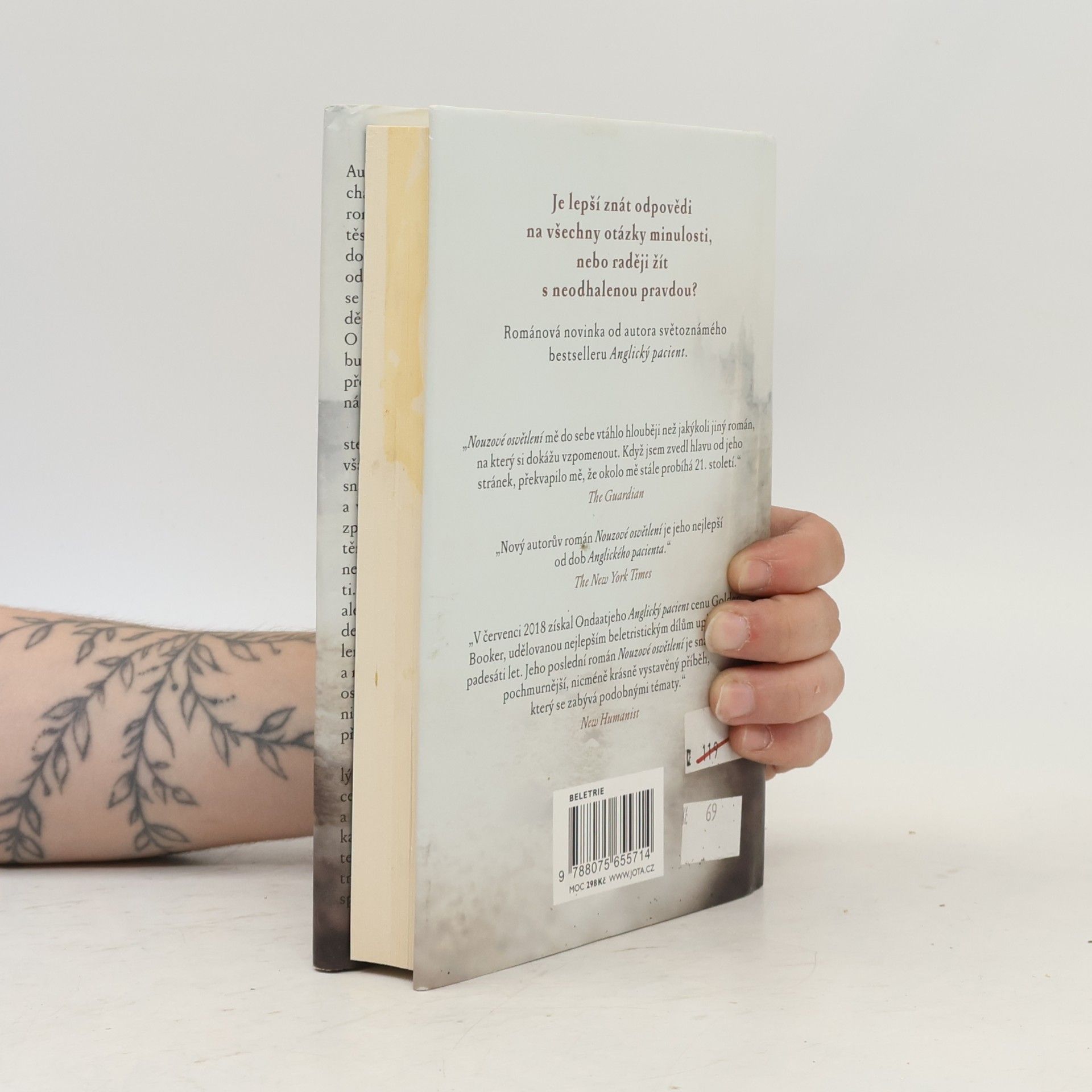 Michael Ondaatje Nouzové osvětlení
