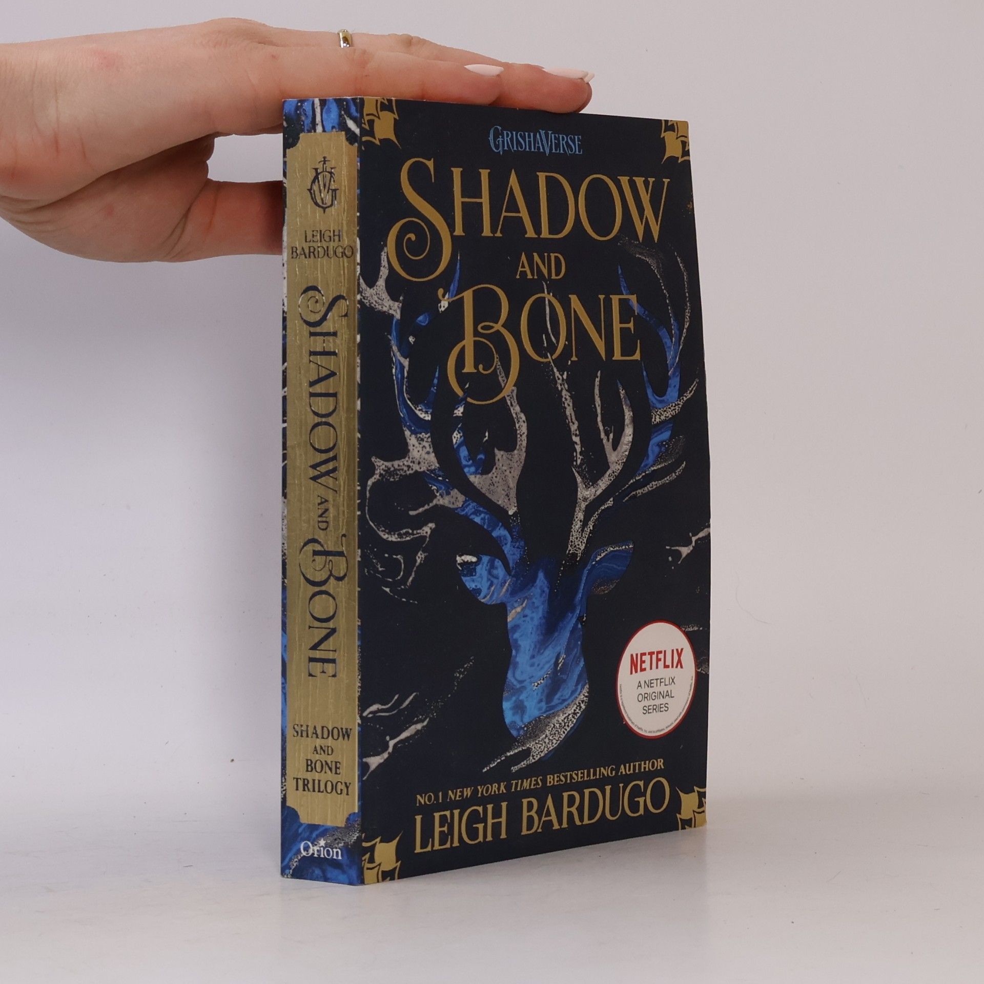 Leigh Bardugo Shadow and Bone