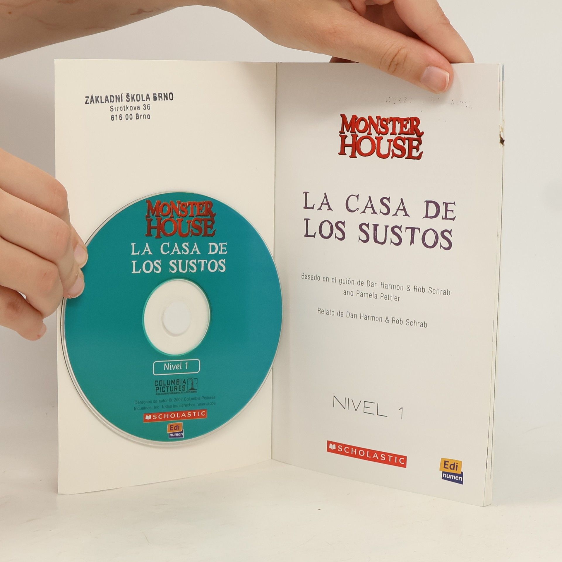 Noemí Cámara Monster house = La casa de los sustos